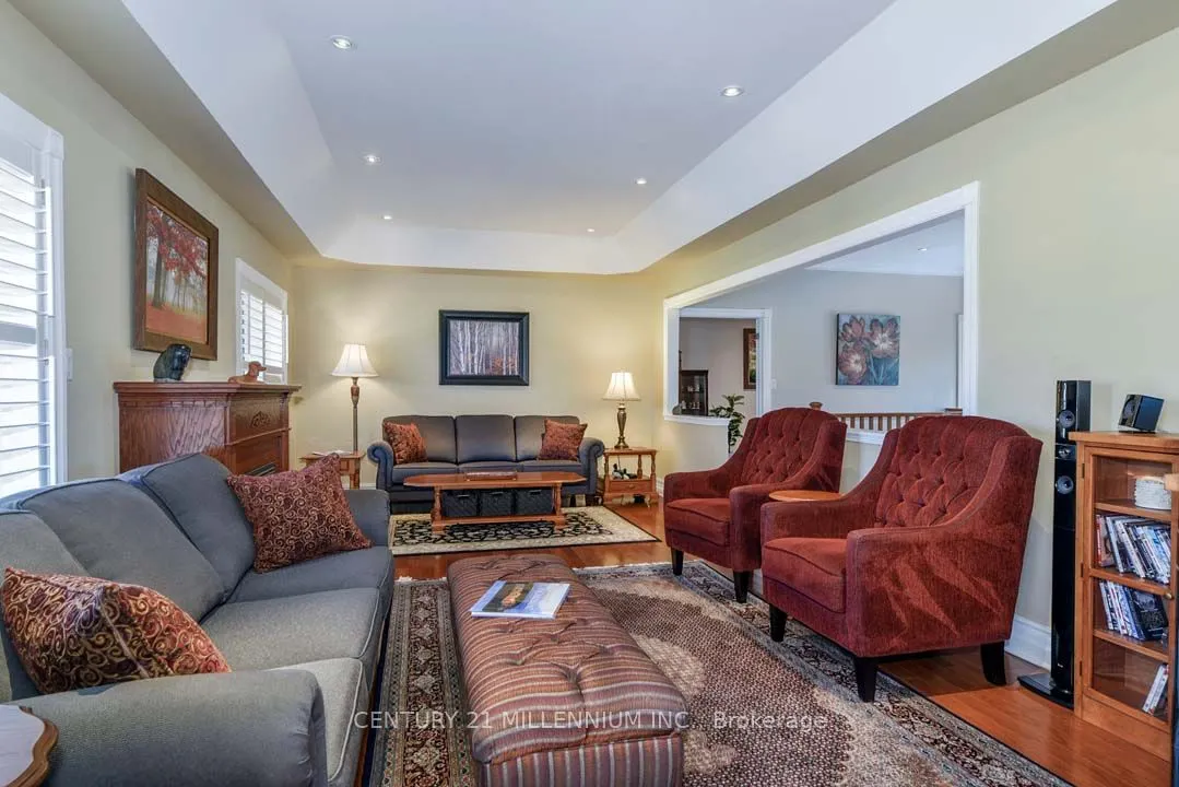 8 Castlewood Court
