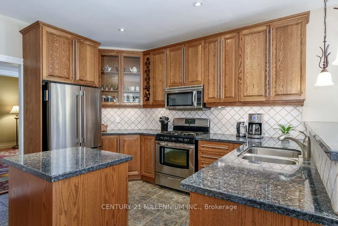 8 Castlewood Court