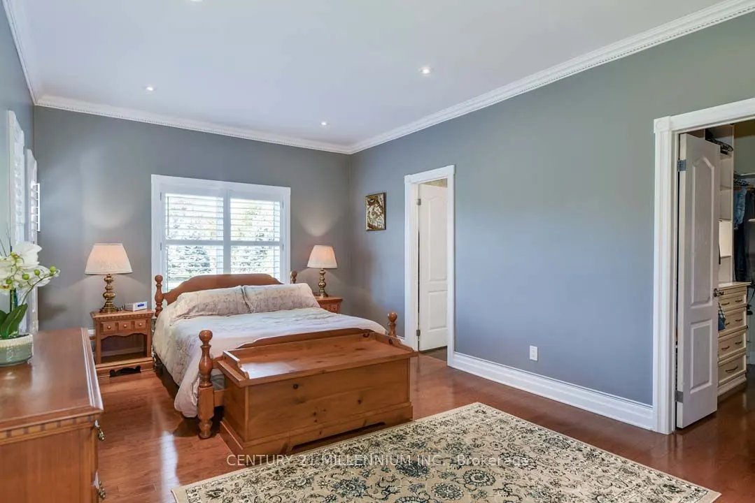 8 Castlewood Court