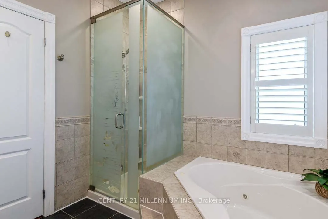 8 Castlewood Court