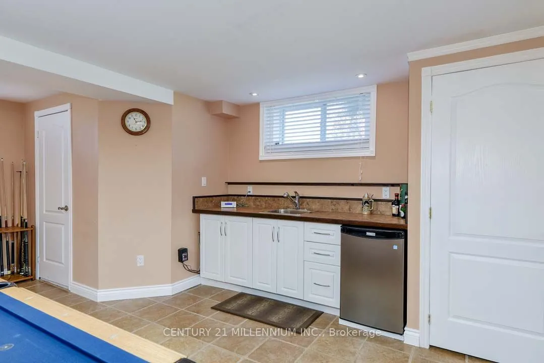 8 Castlewood Court