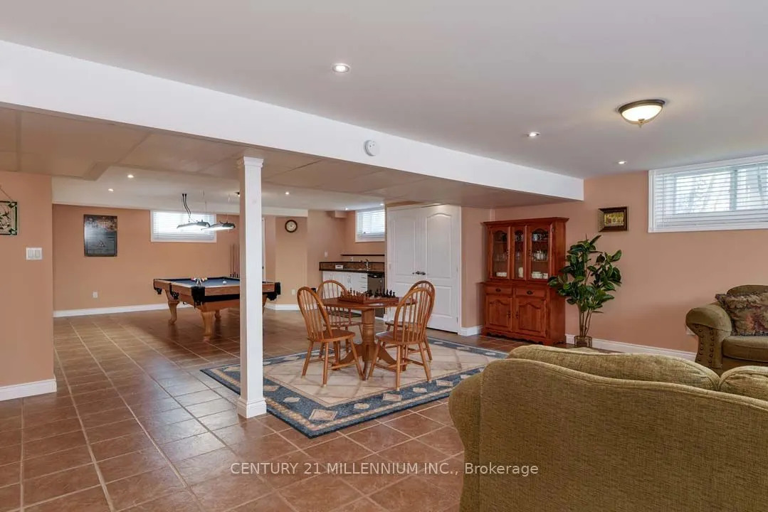 8 Castlewood Court