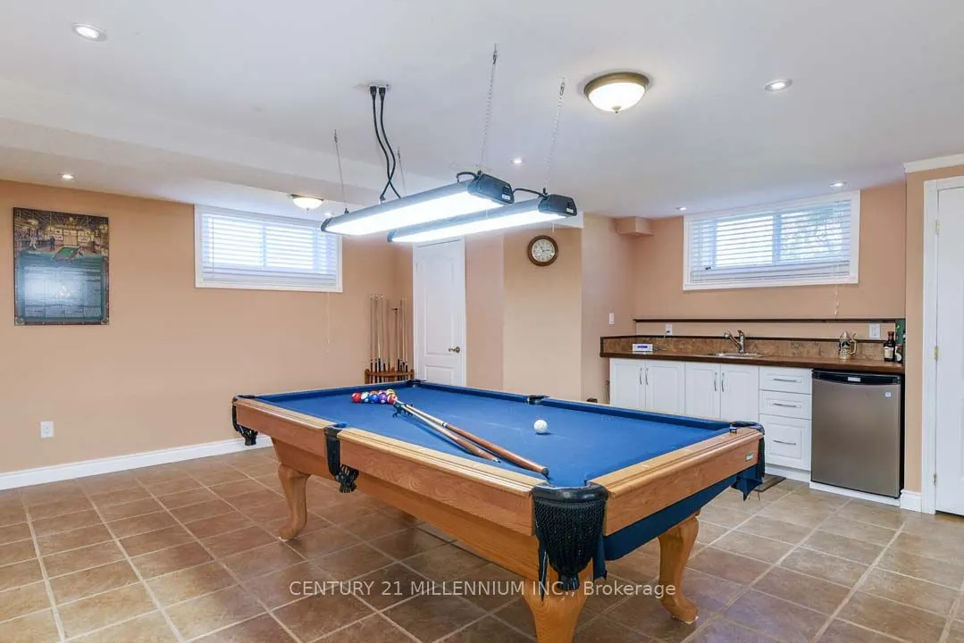 8 Castlewood Court