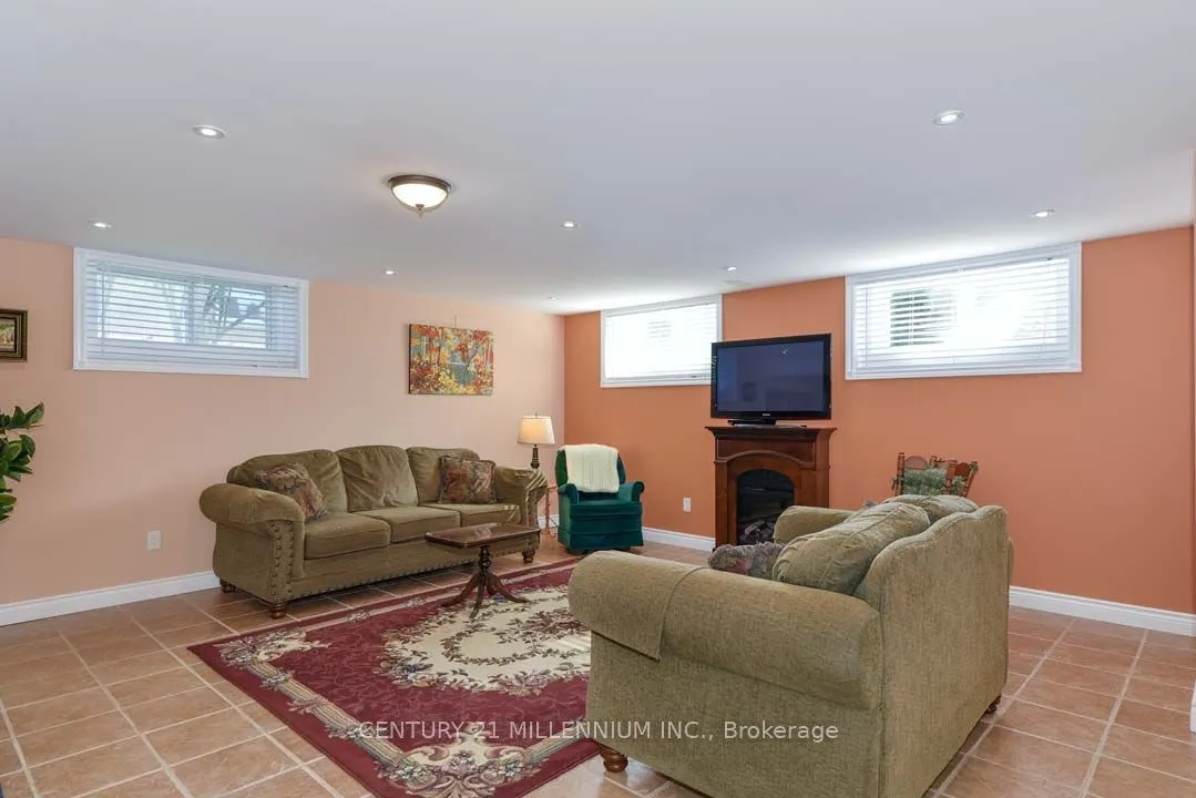 8 Castlewood Court