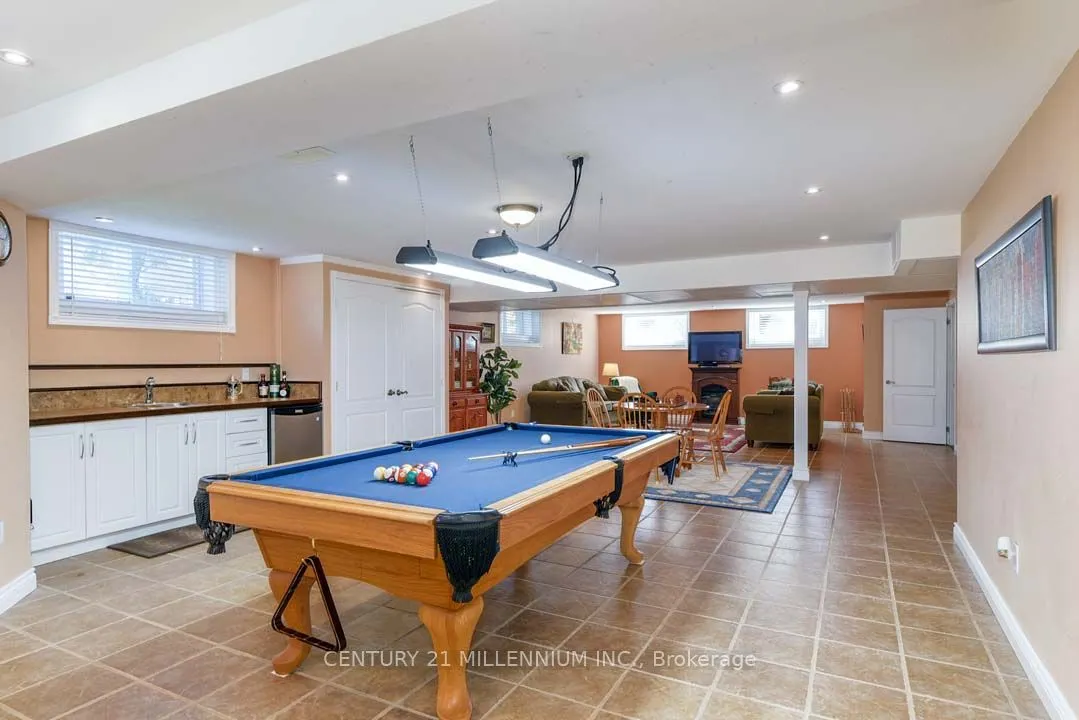 8 Castlewood Court