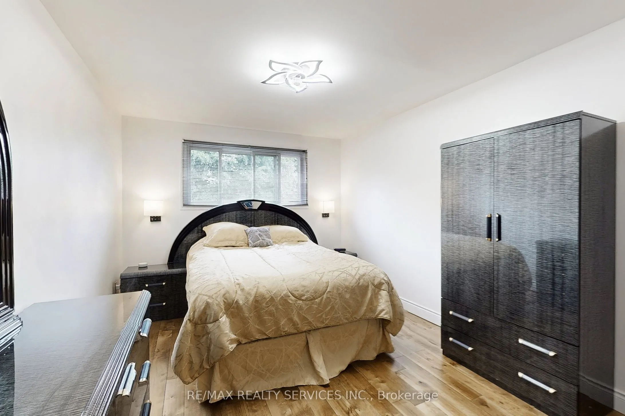 10 Minton Place