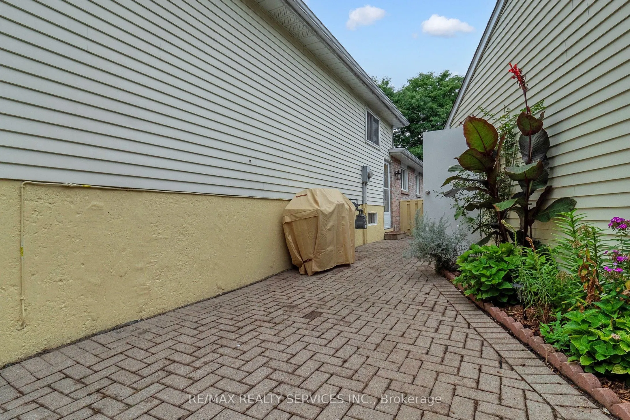 10 Minton Place