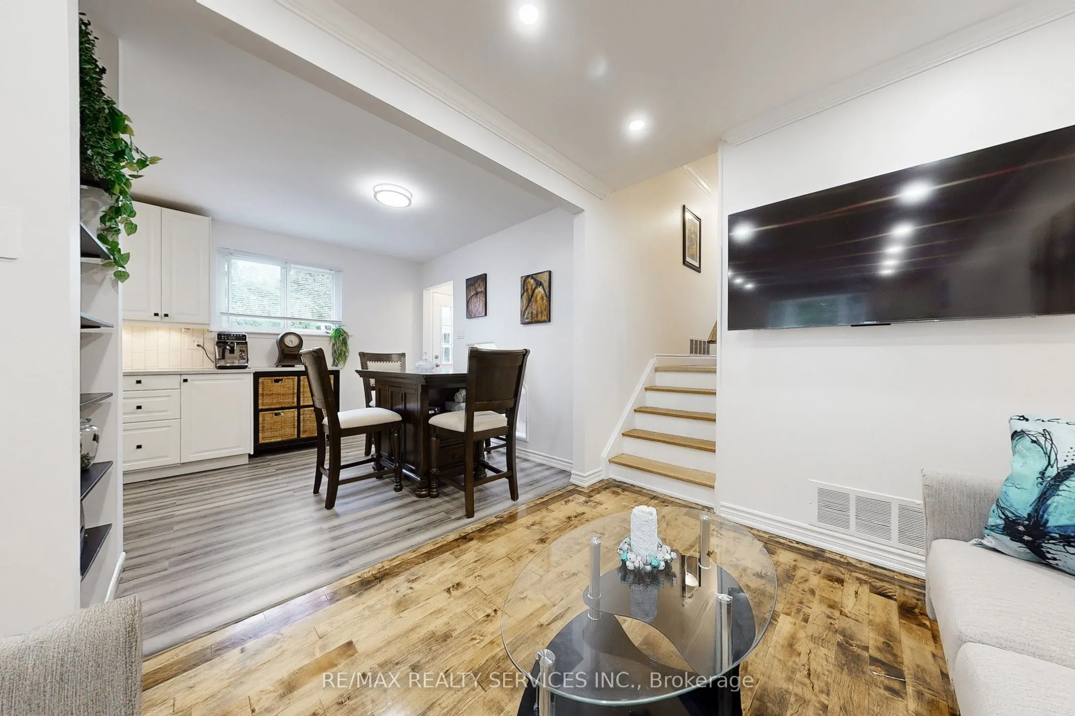 10 Minton Place