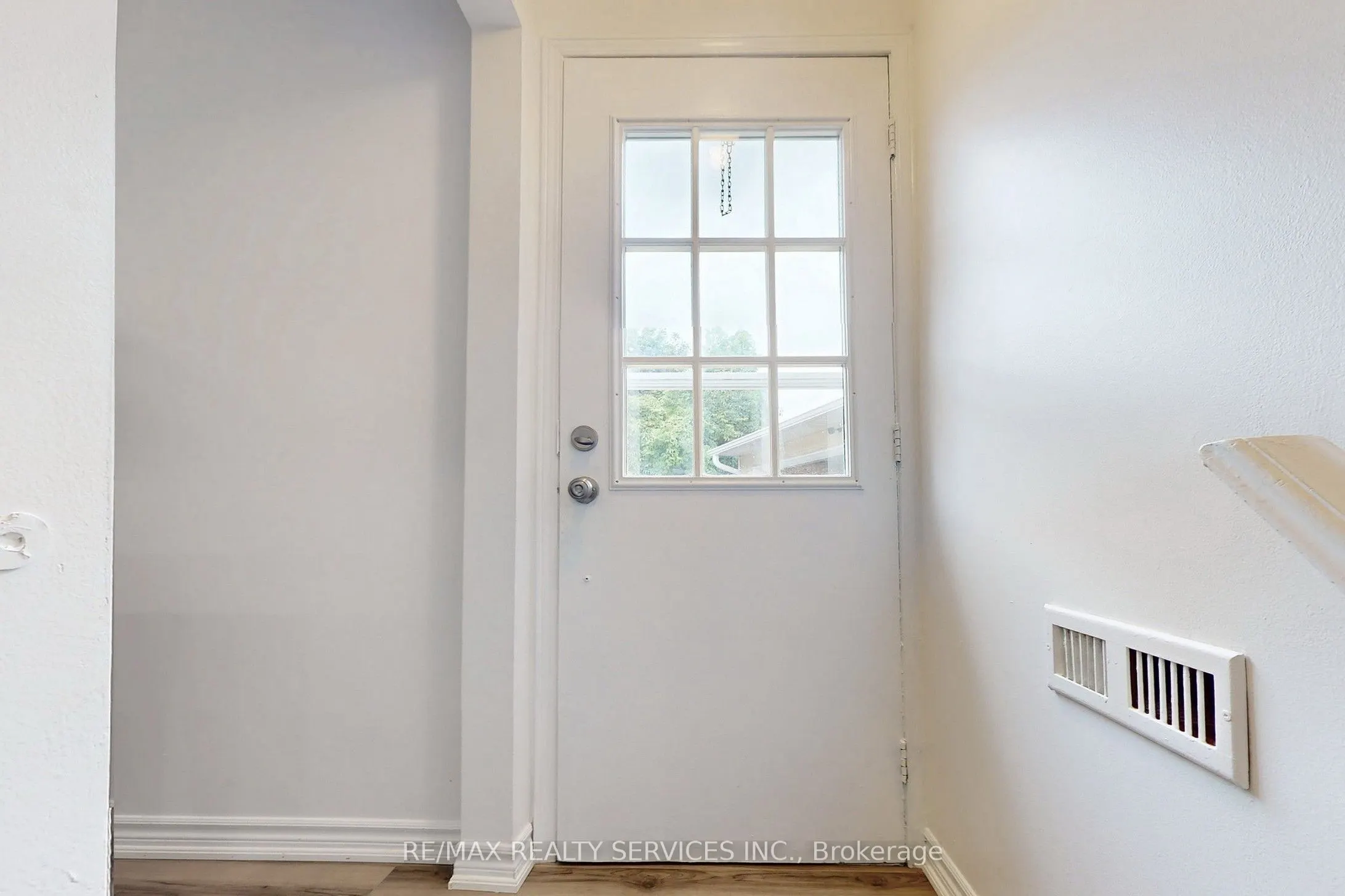 10 Minton Place