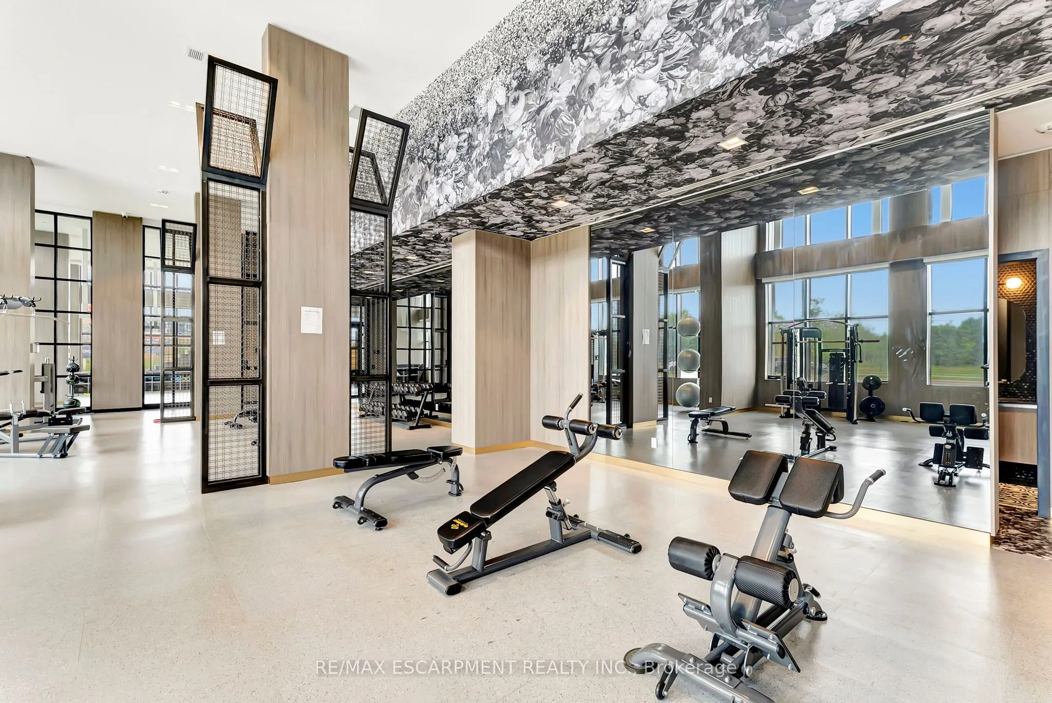 405 Dundas Street W, #702