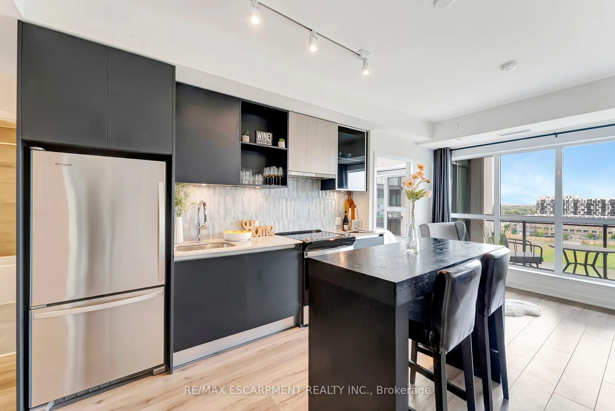 405 Dundas Street W, #702