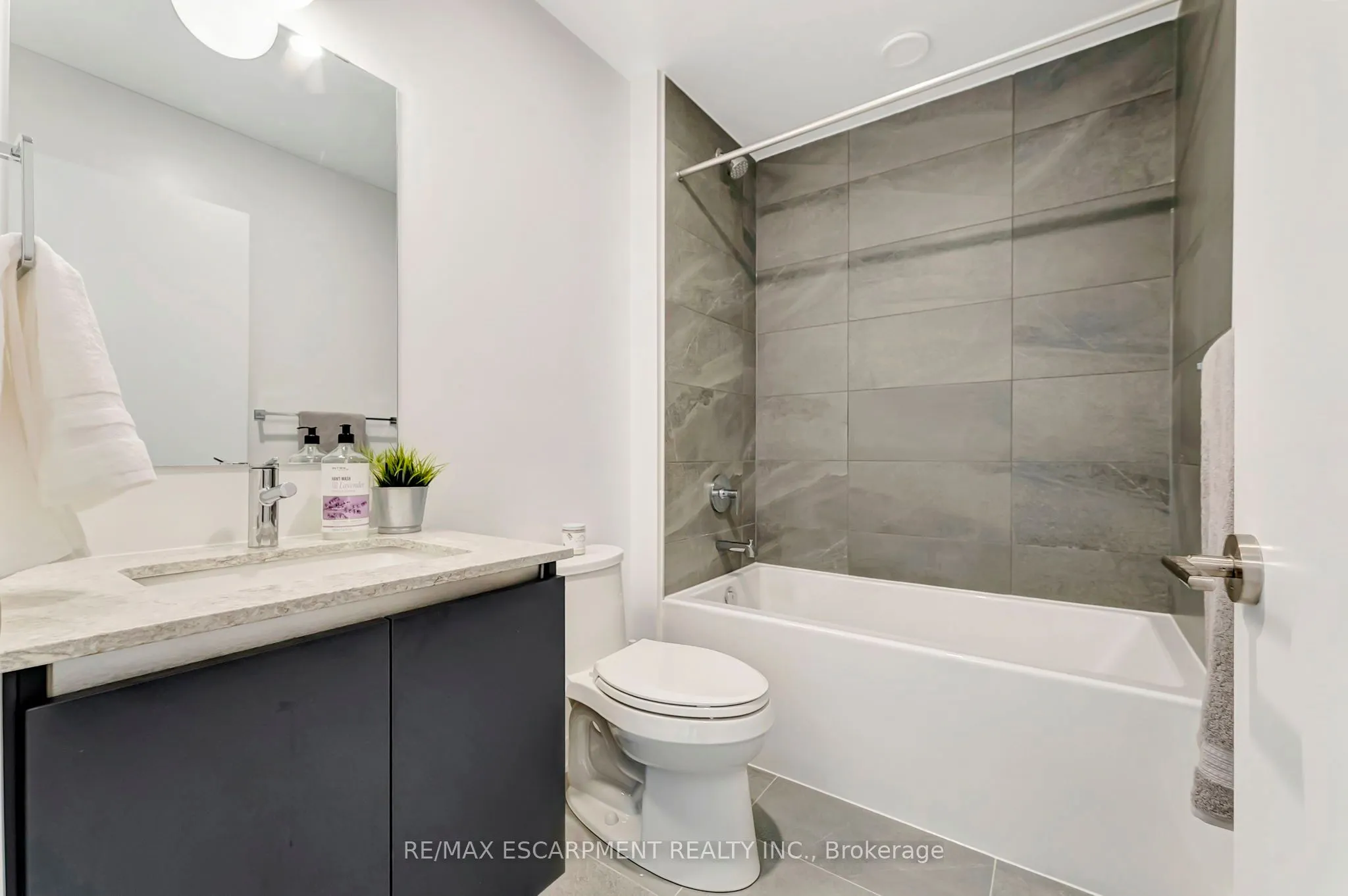 405 Dundas Street W, #702