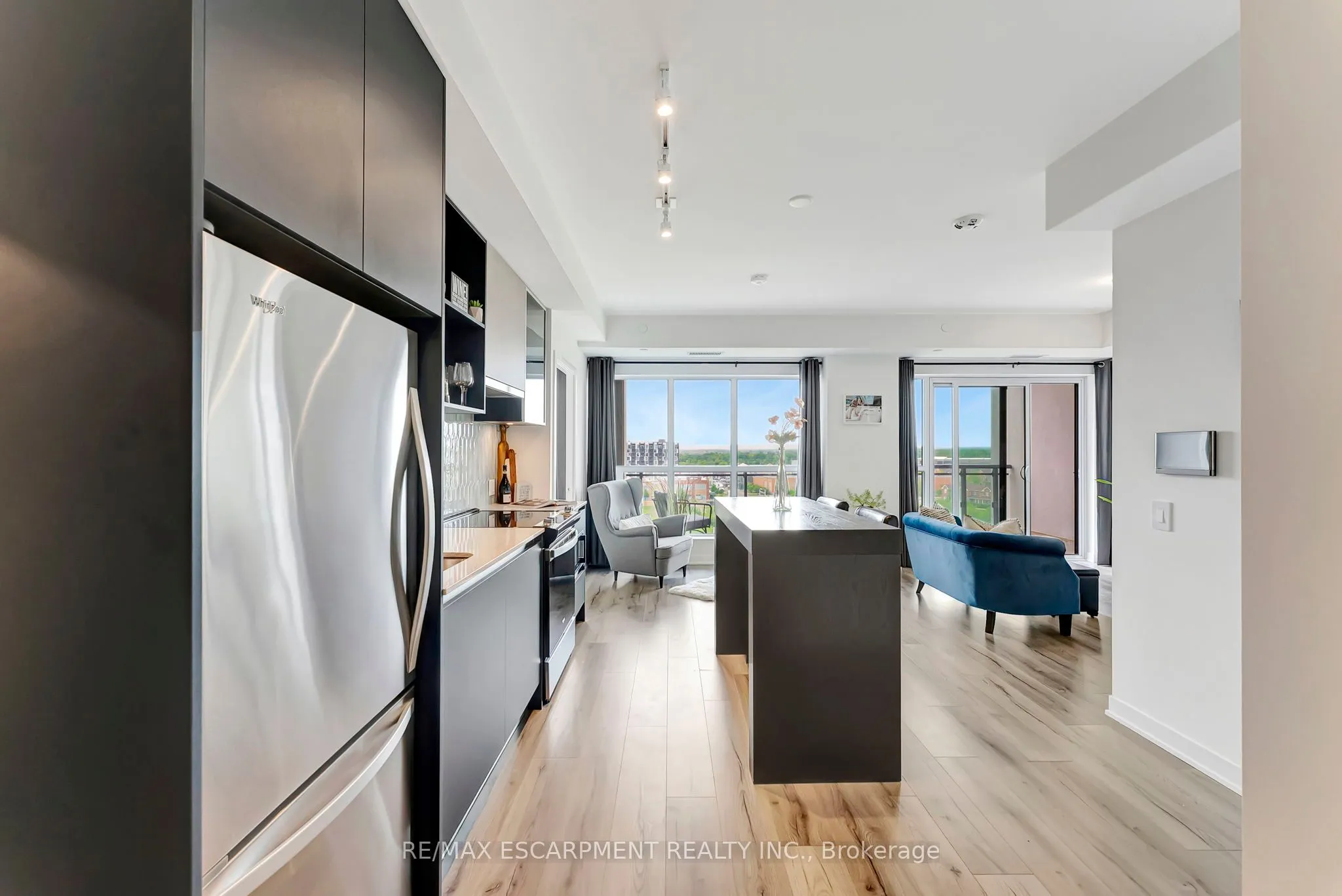 405 Dundas Street W, #702