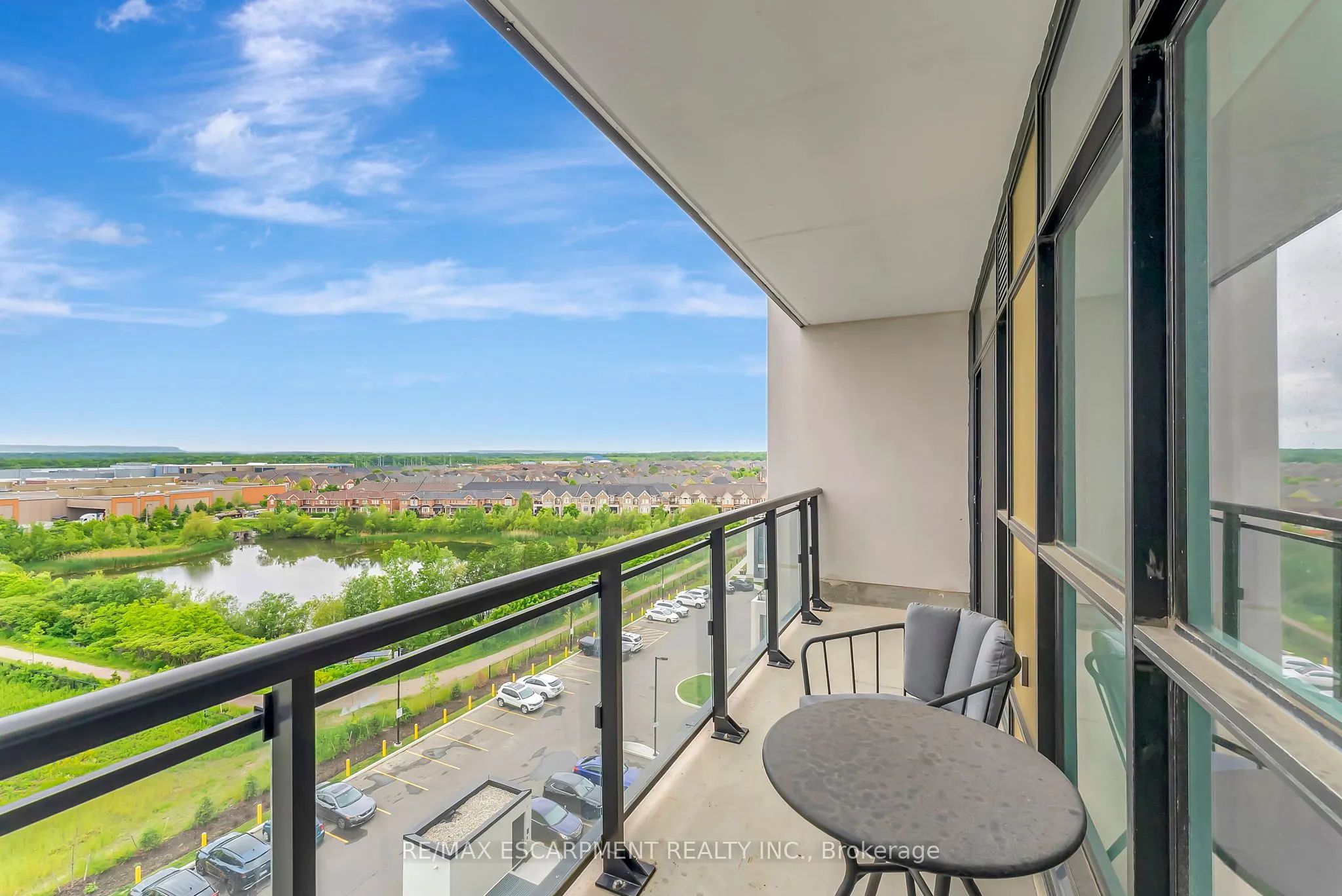 405 Dundas Street W, #702