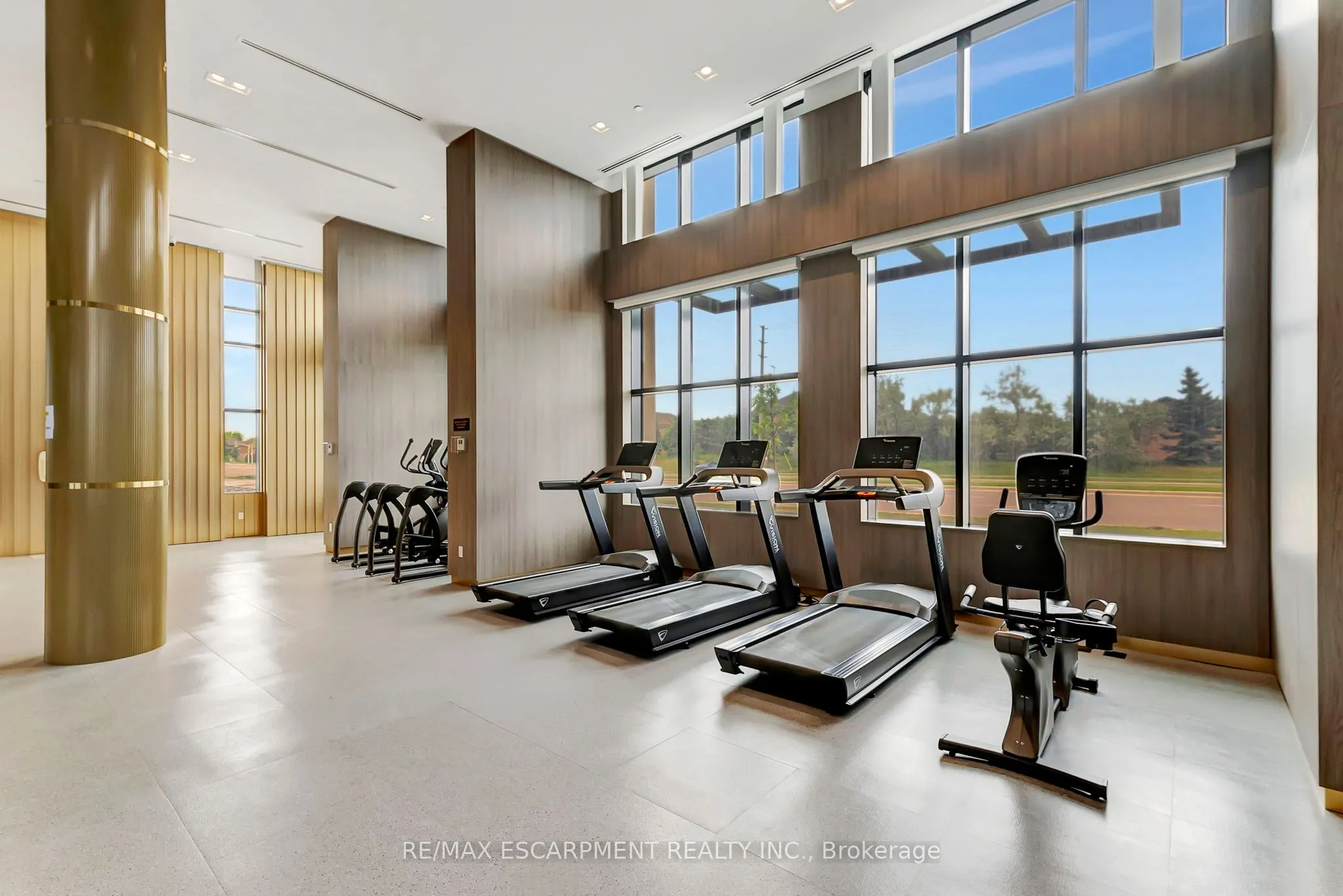 405 Dundas Street W, #702