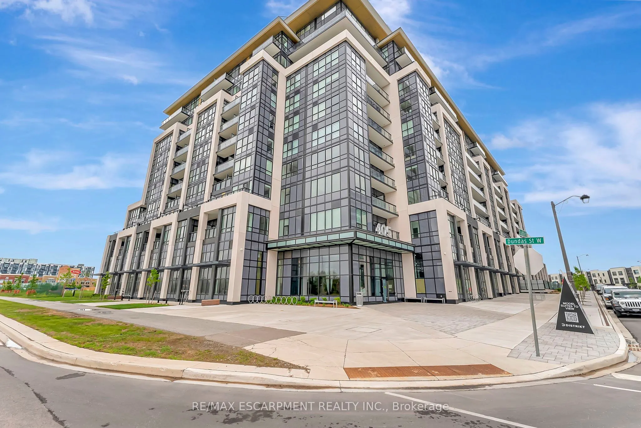 405 Dundas Street W, #702
