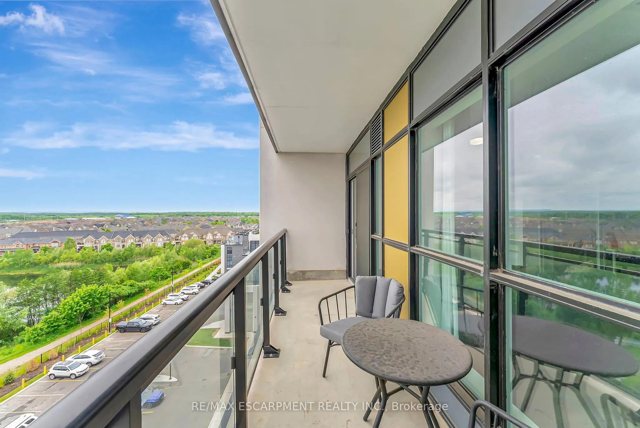 405 Dundas Street W, #702