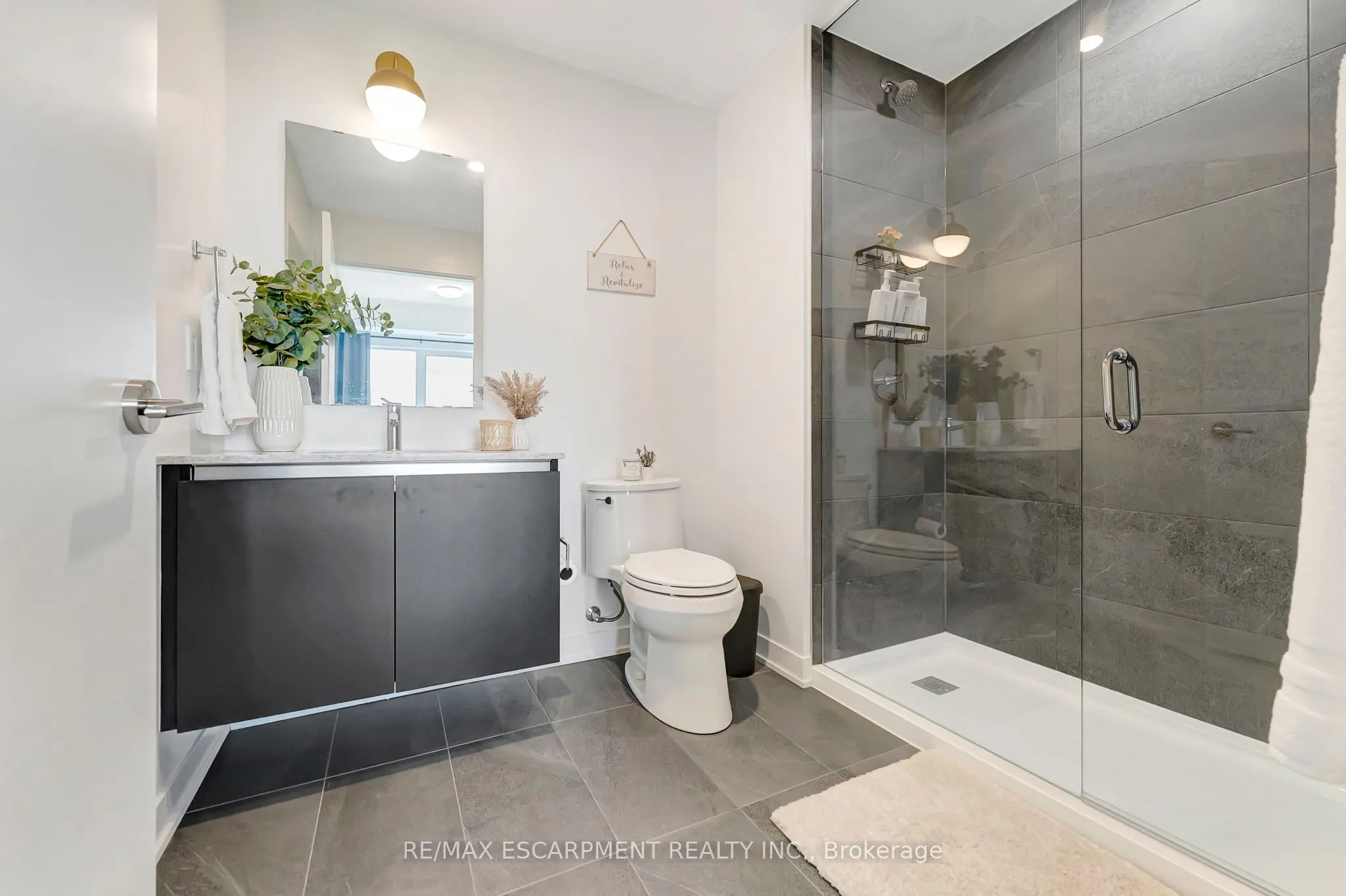 405 Dundas Street W, #702