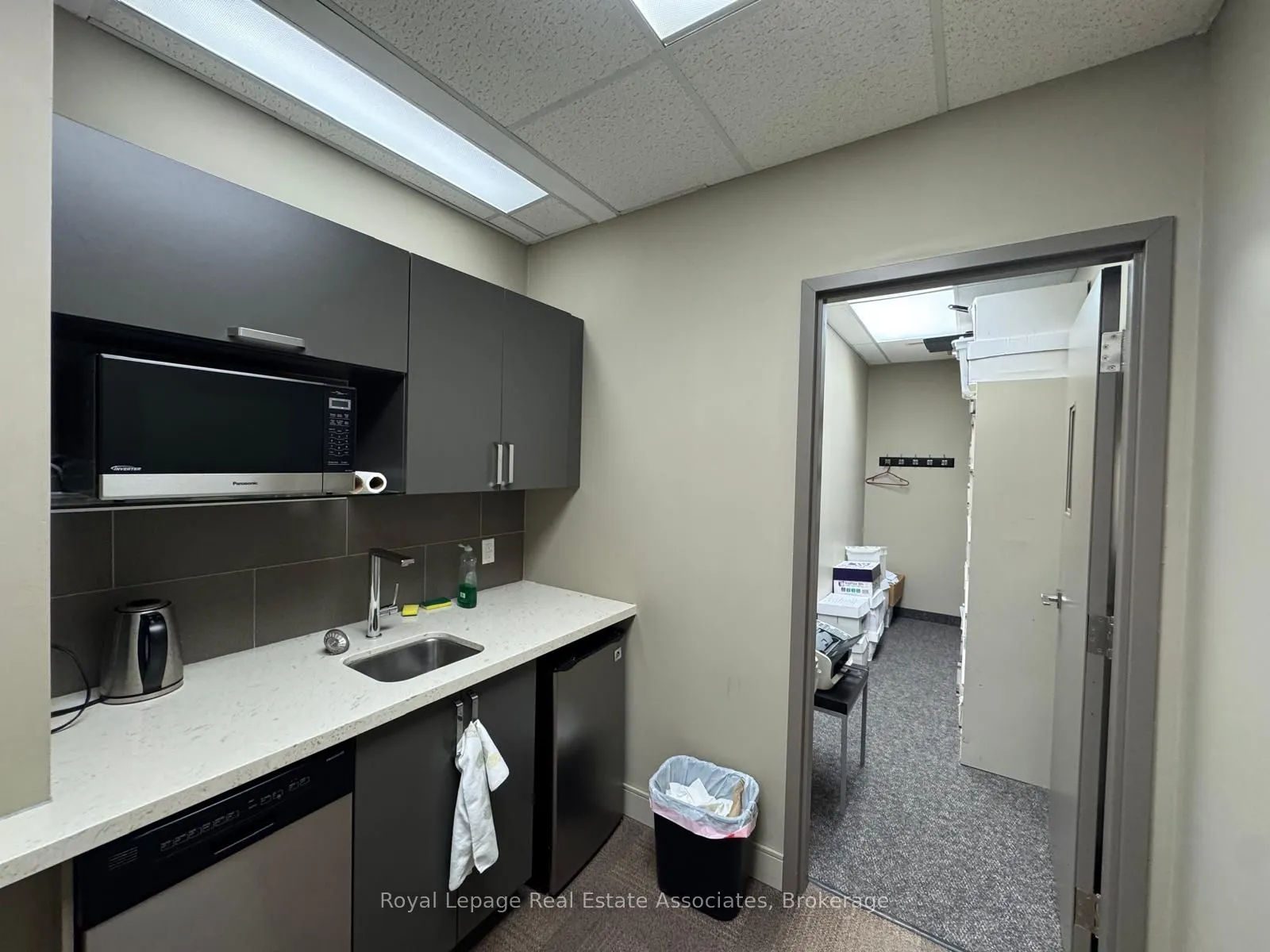 264 Lakeshore Road E