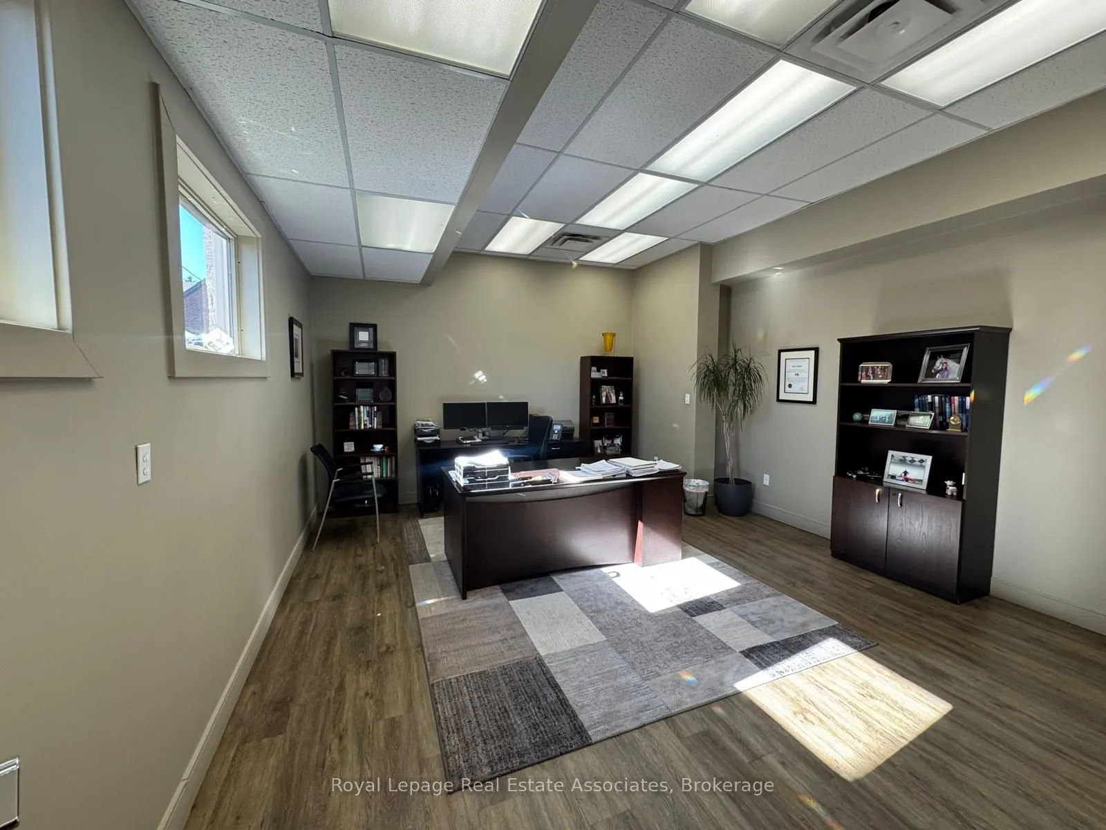 264 Lakeshore Road E