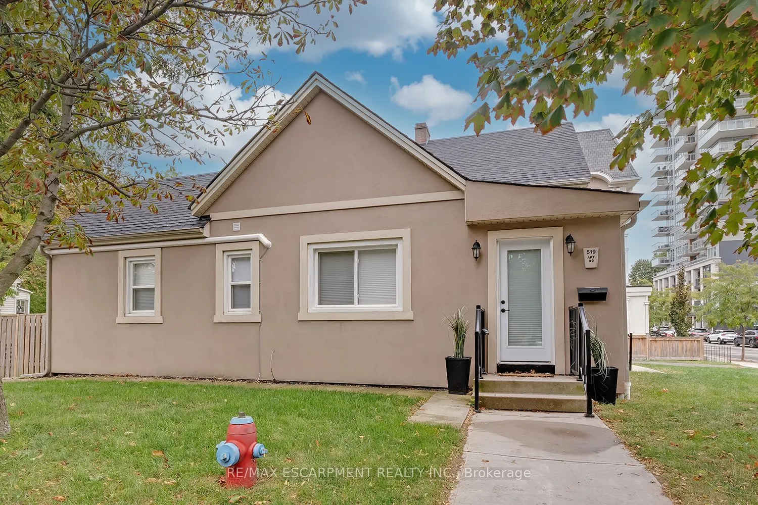 519 Elizabeth Street, #2