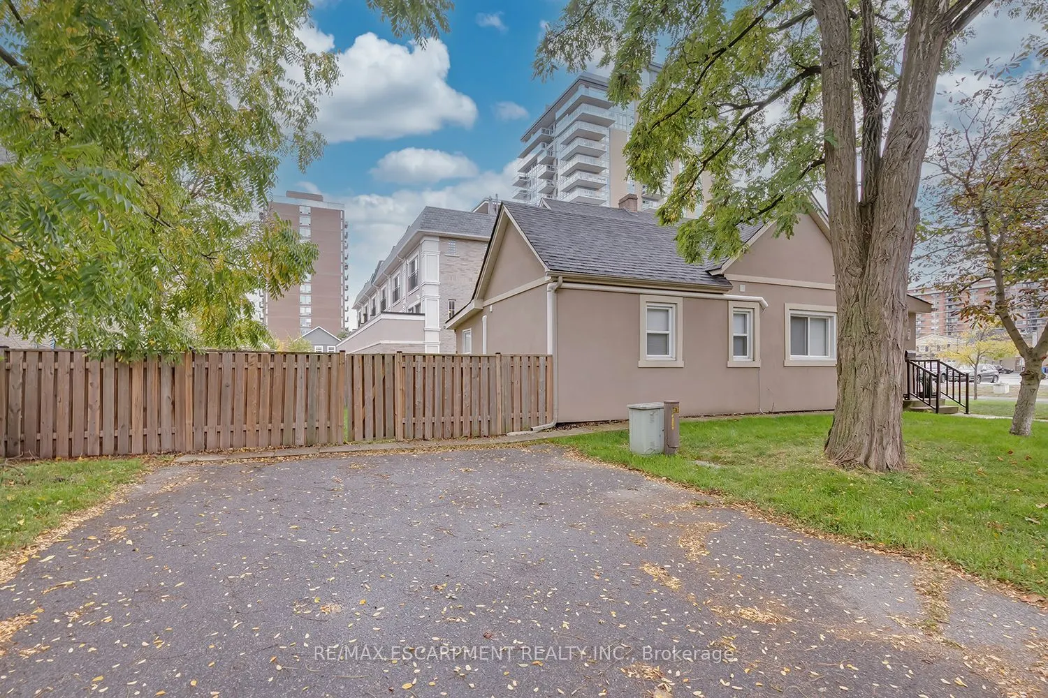 519 Elizabeth Street, #2