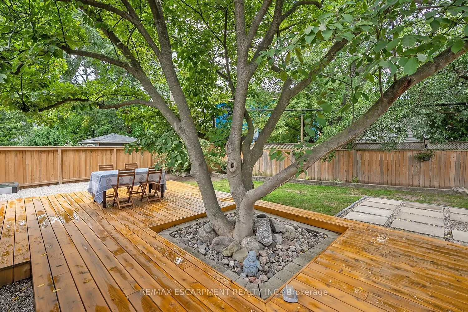 406 Oakwood Drive