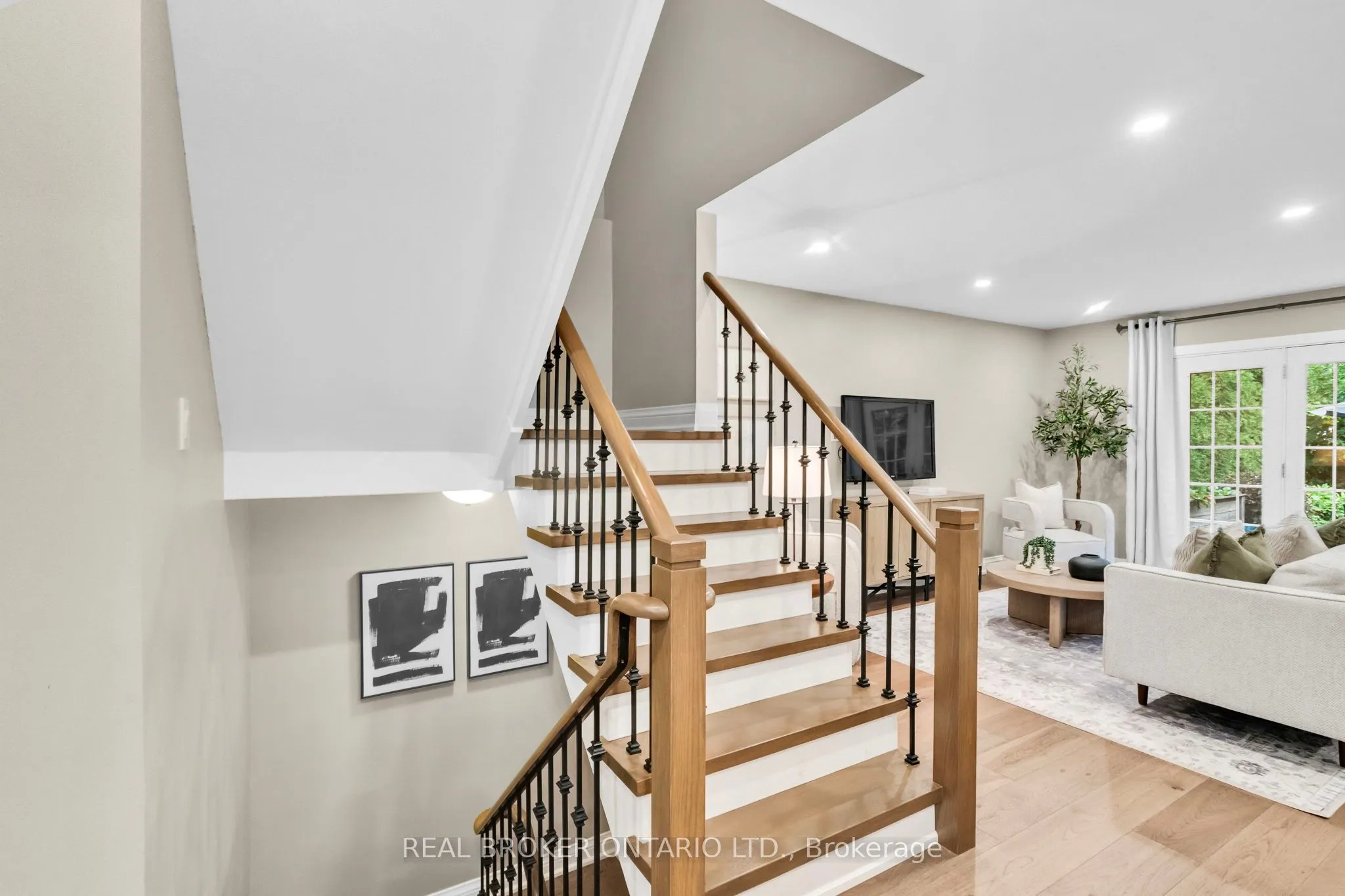 782 Laurier Avenue