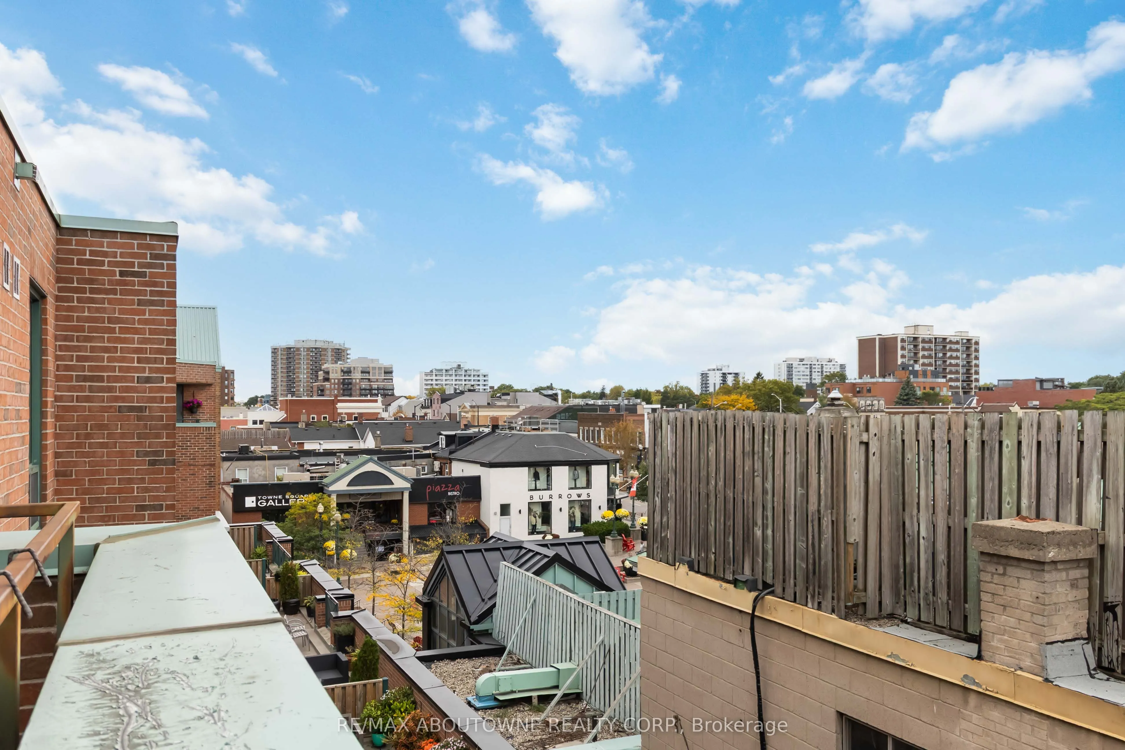 221 Robinson Street, #403