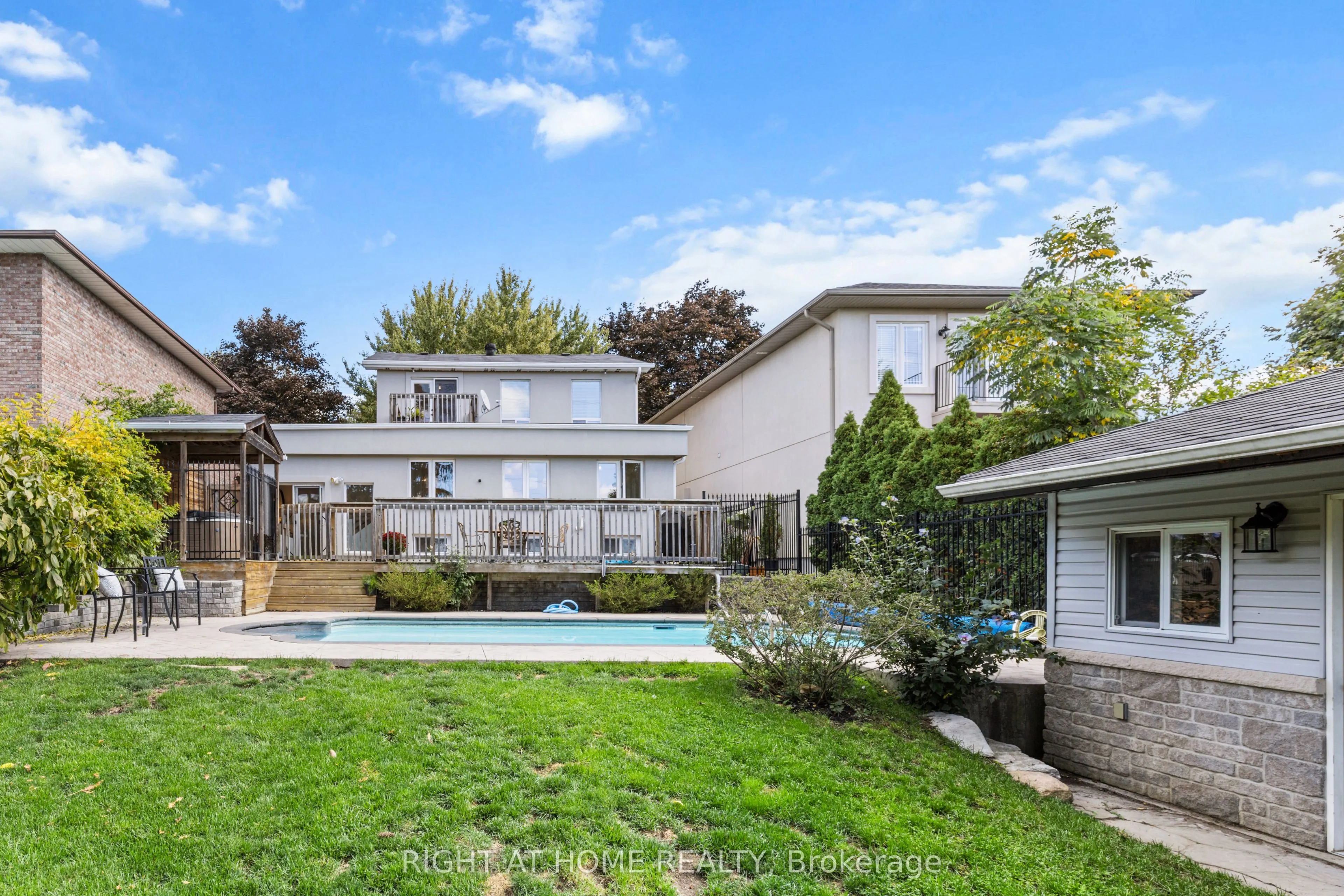 10 Haliburton Avenue