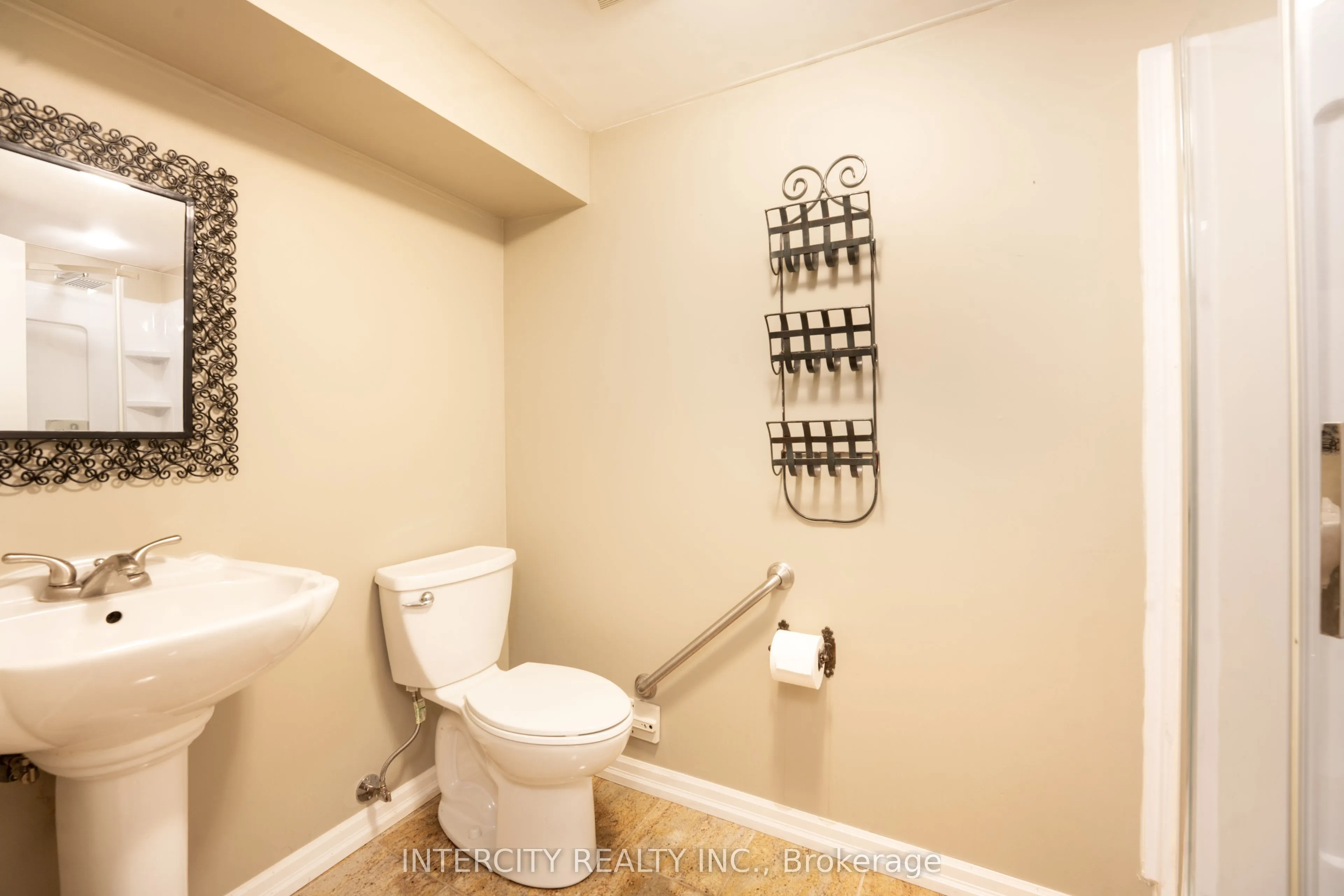 5409 Duchess Court