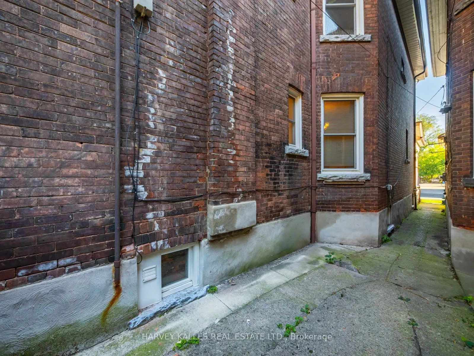 132 Close Avenue