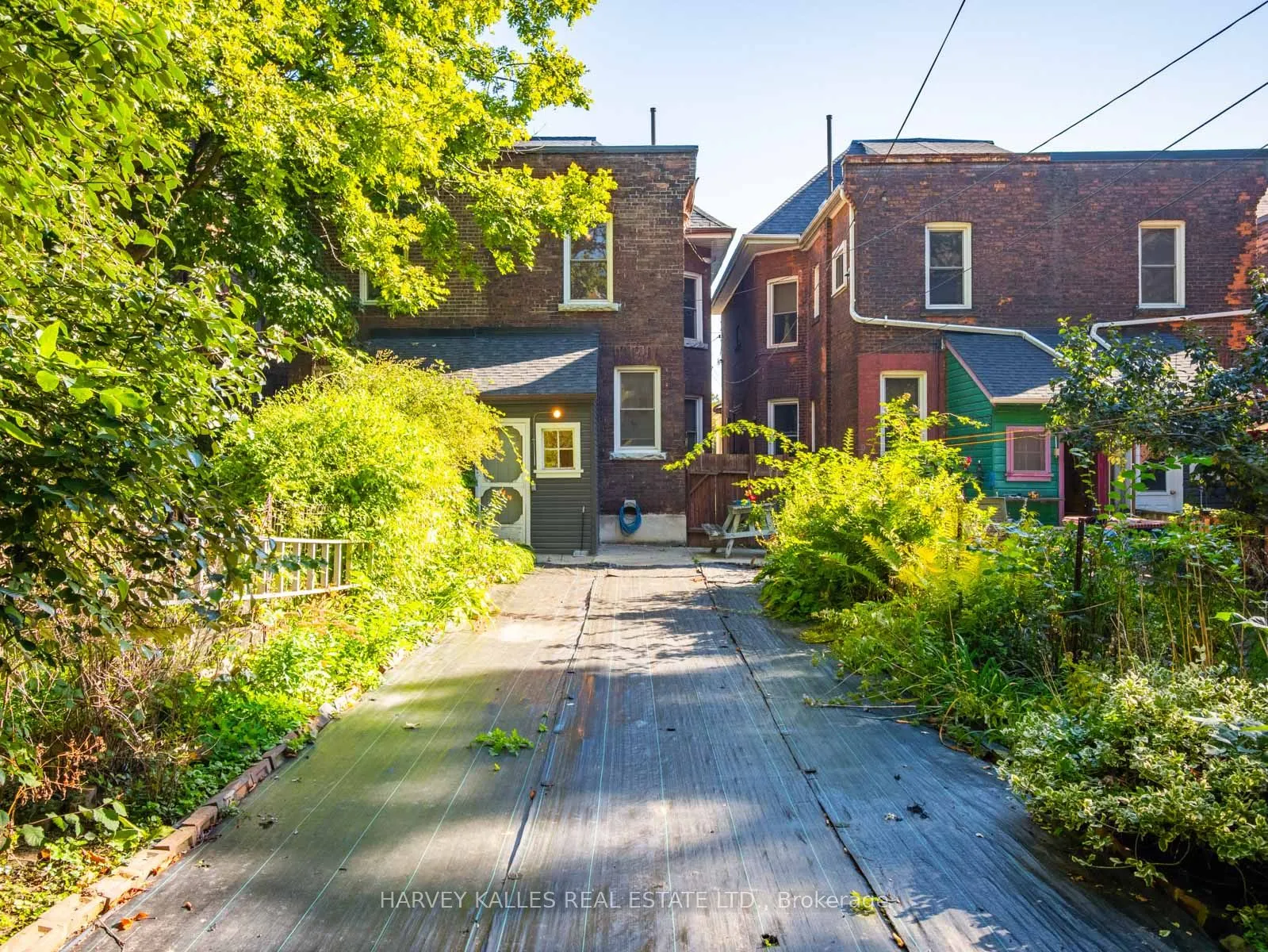 132 Close Avenue