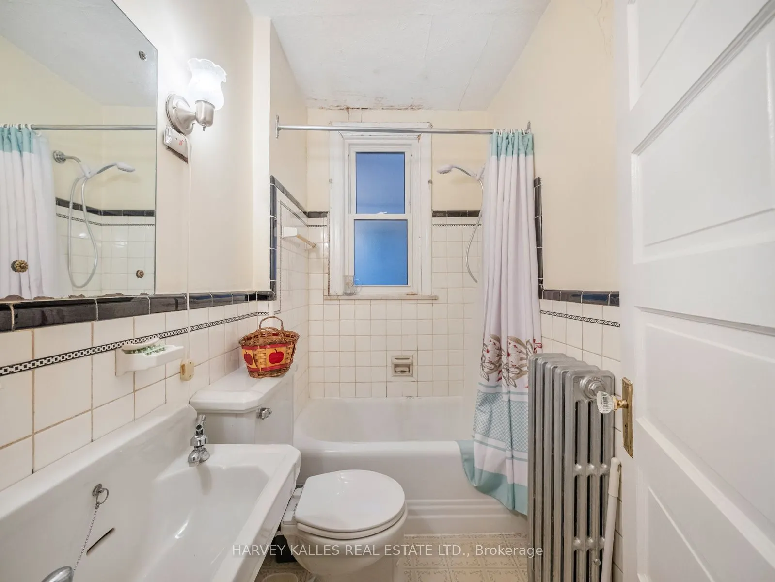 132 Close Avenue