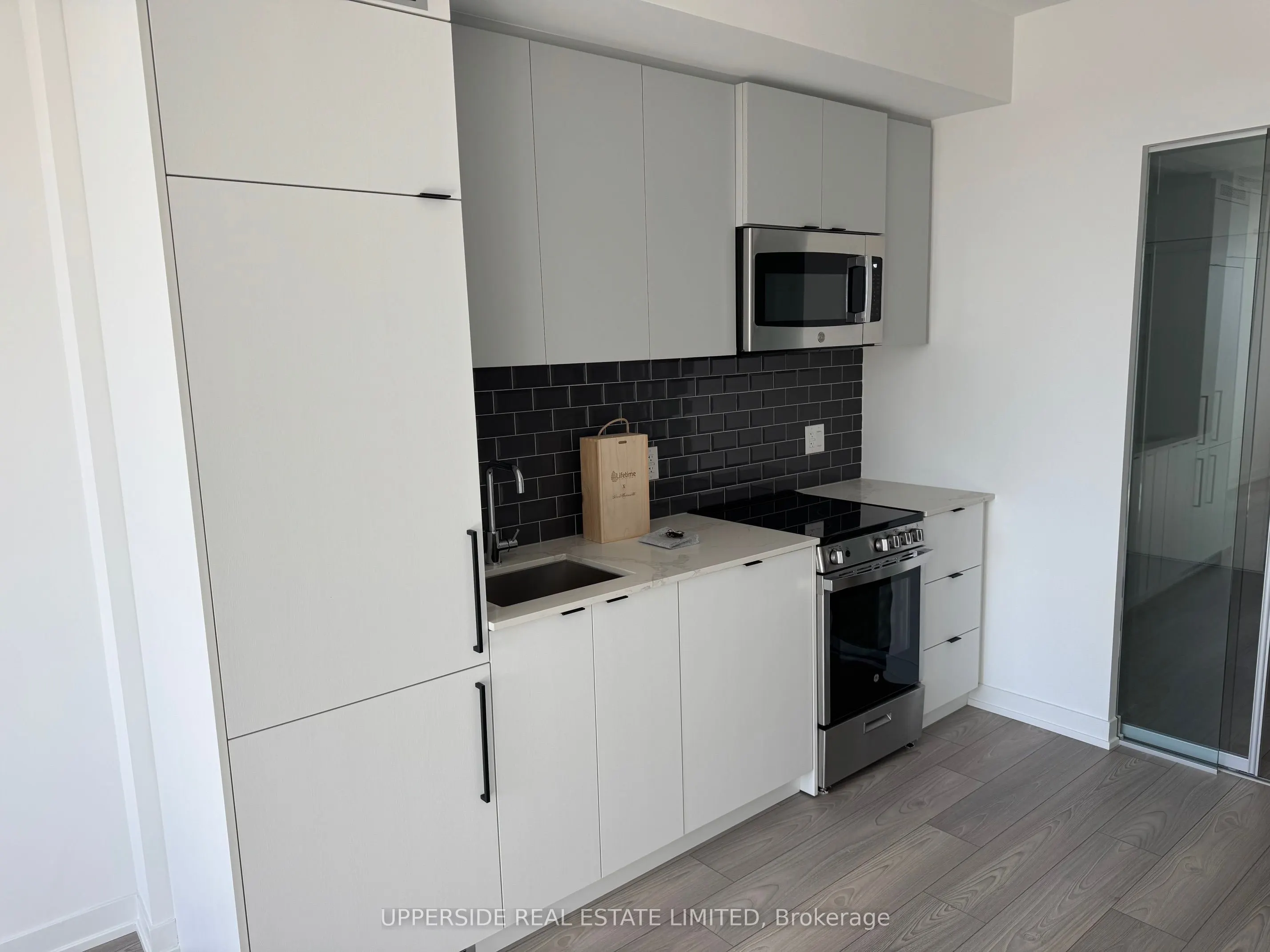 285 Dufferin Street E, #814