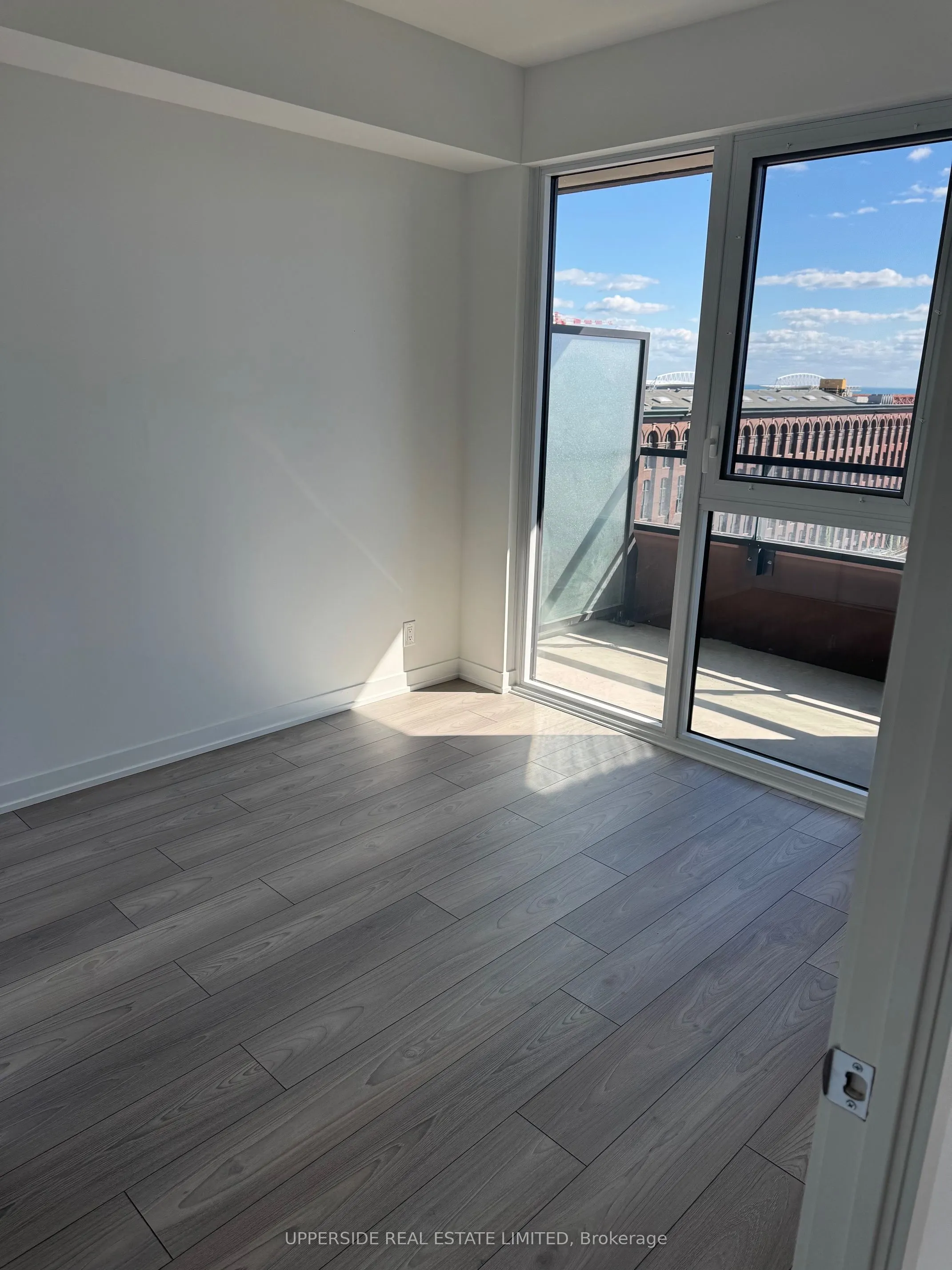 285 Dufferin Street E, #814