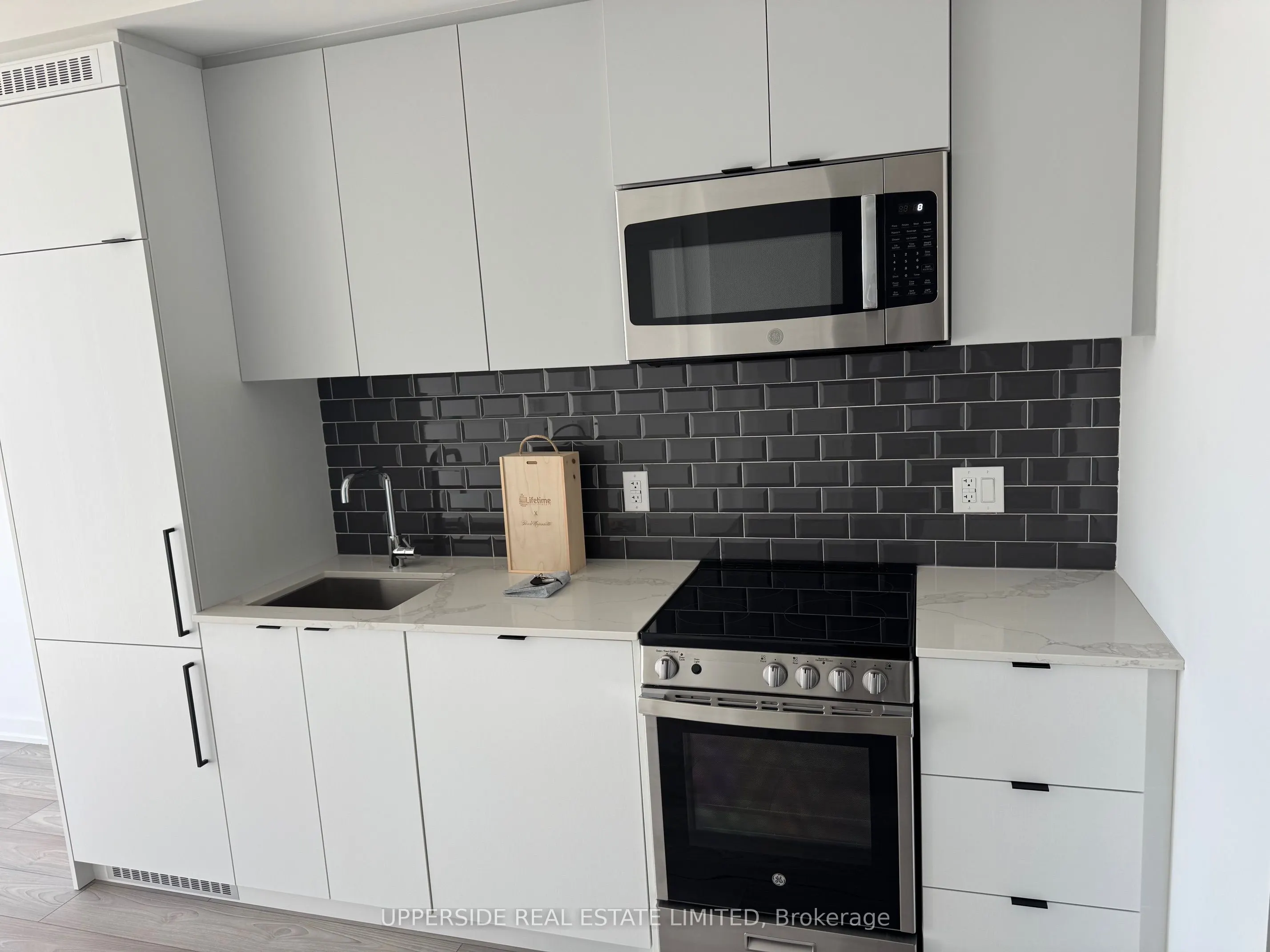 285 Dufferin Street E, #814