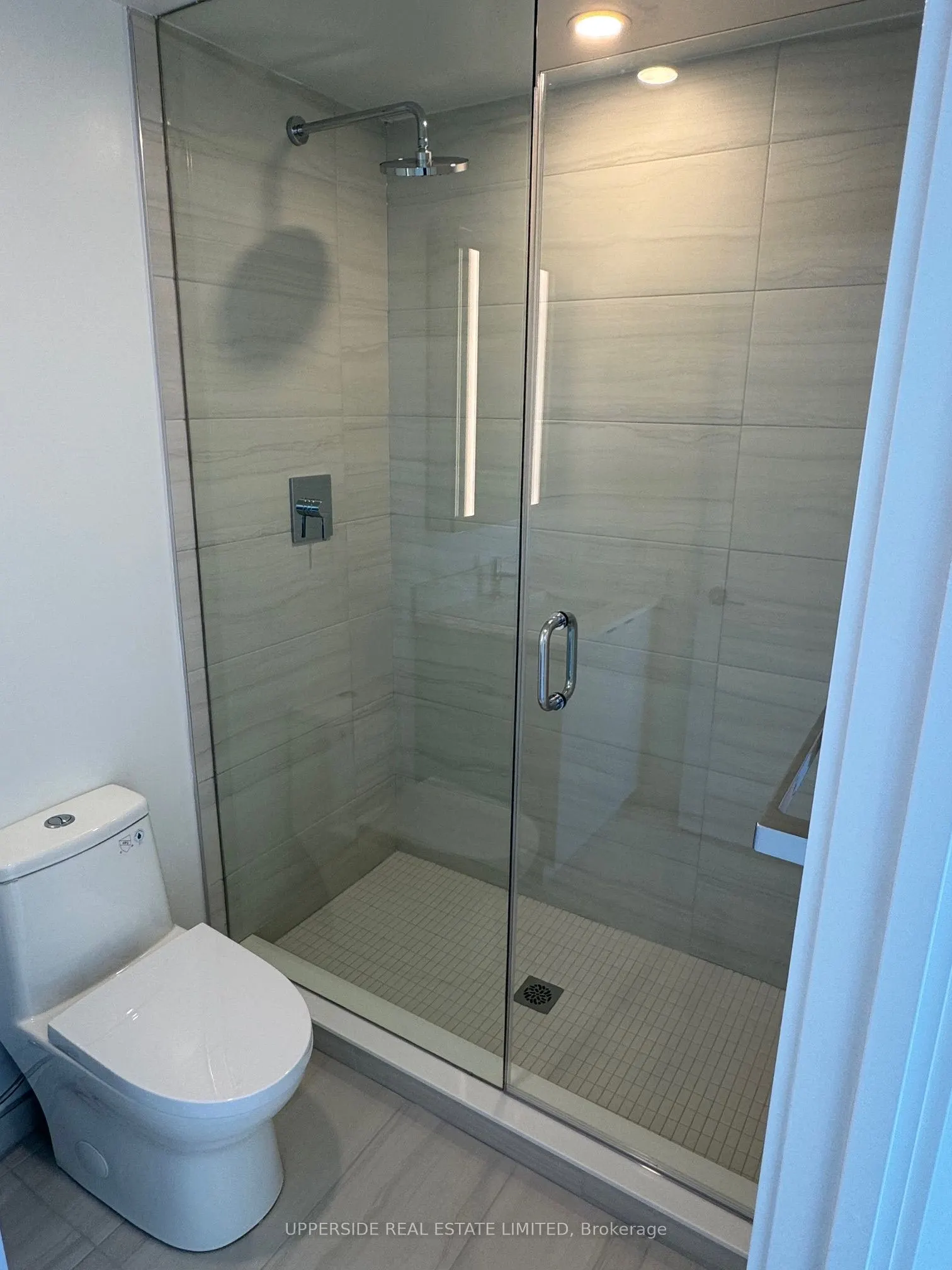 285 Dufferin Street E, #814