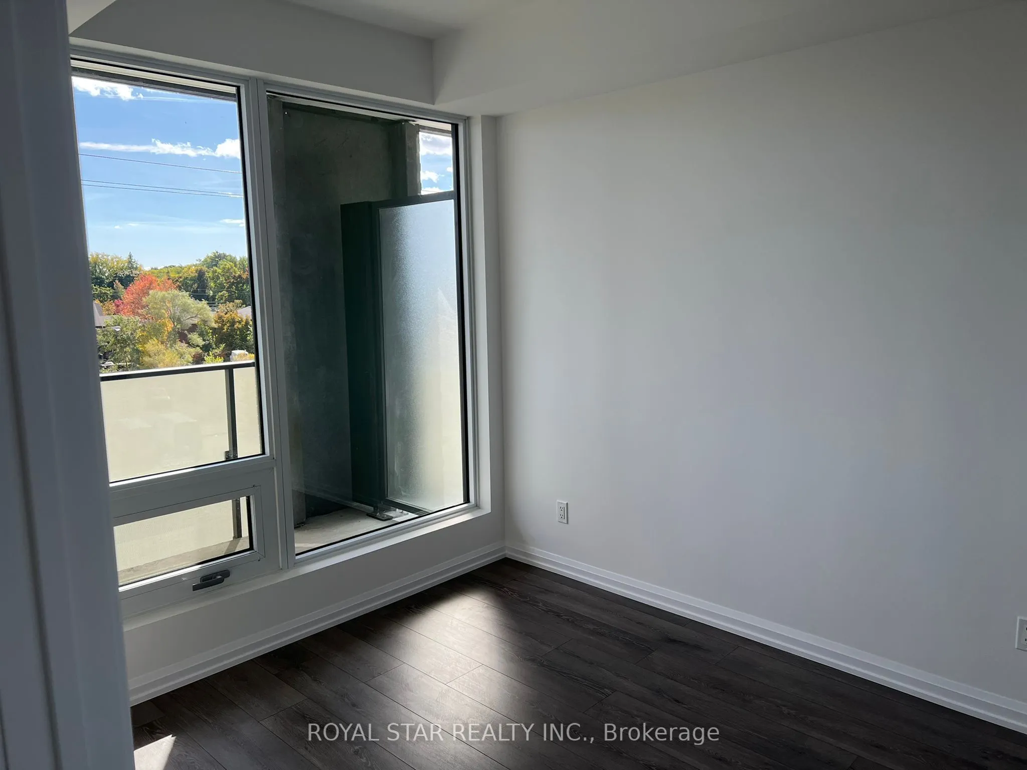 4208 Dundas Street W, #310
