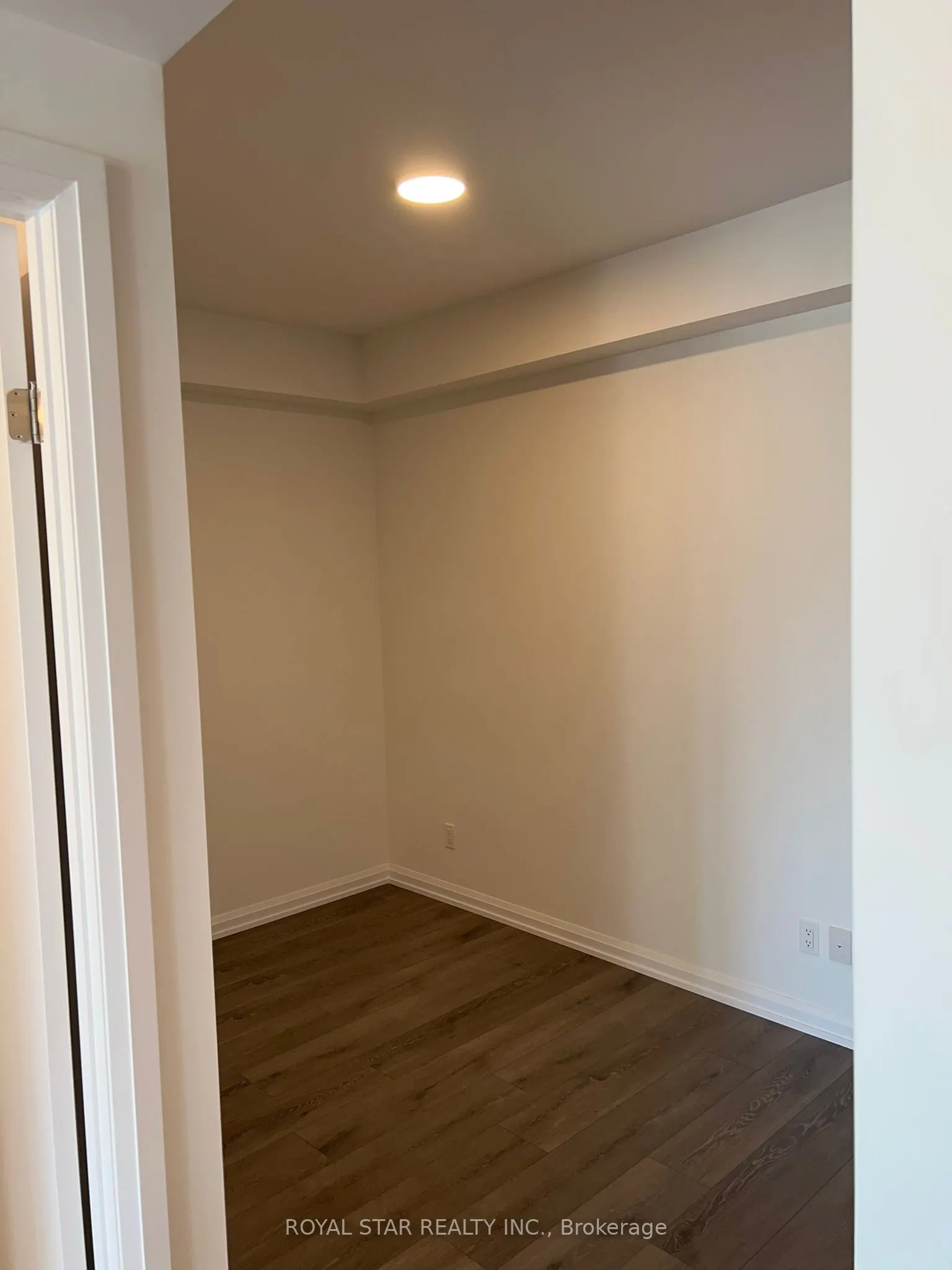 4208 Dundas Street W, #310