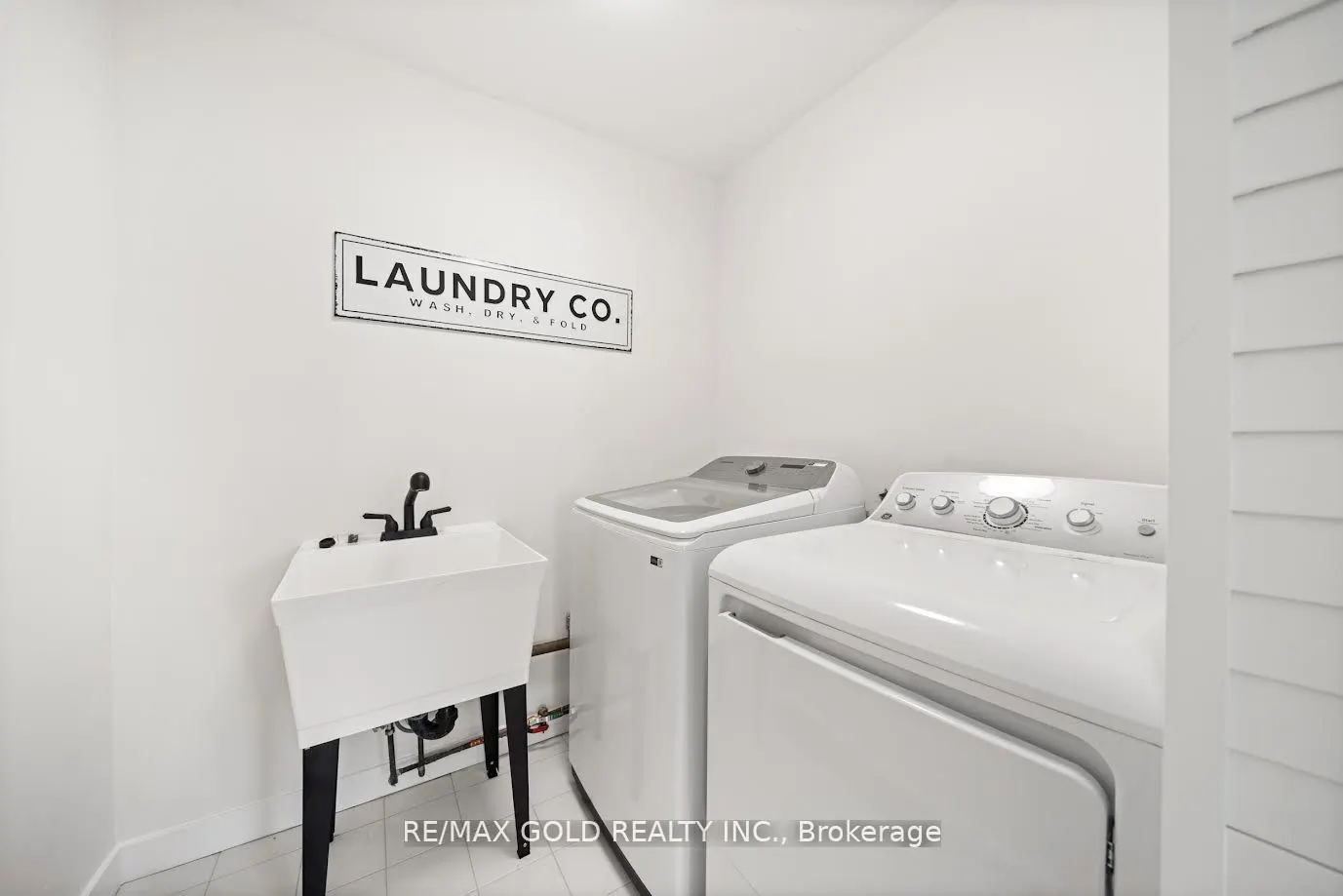 9 Four Winds Drive, #206