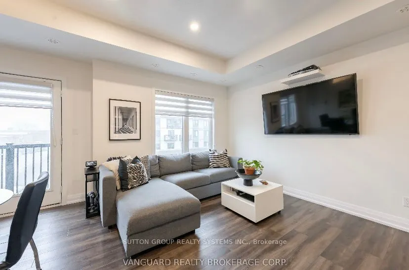 6 Bicknell Avenue W, #11