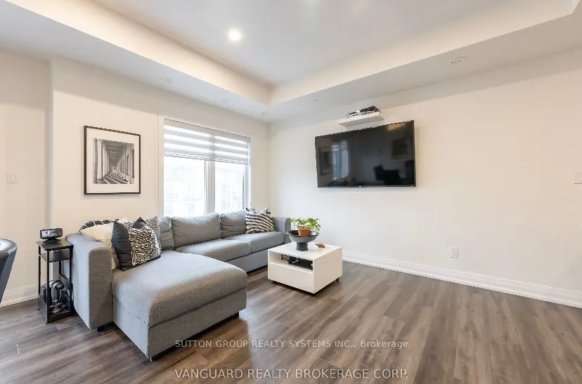 6 Bicknell Avenue W, #11