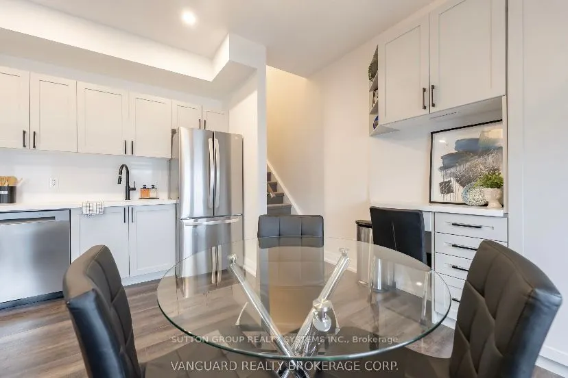 6 Bicknell Avenue W, #11