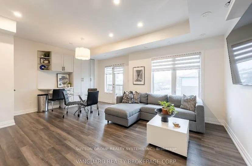 6 Bicknell Avenue W, #11