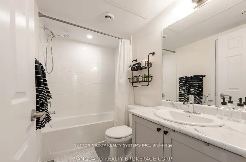 6 Bicknell Avenue W, #11