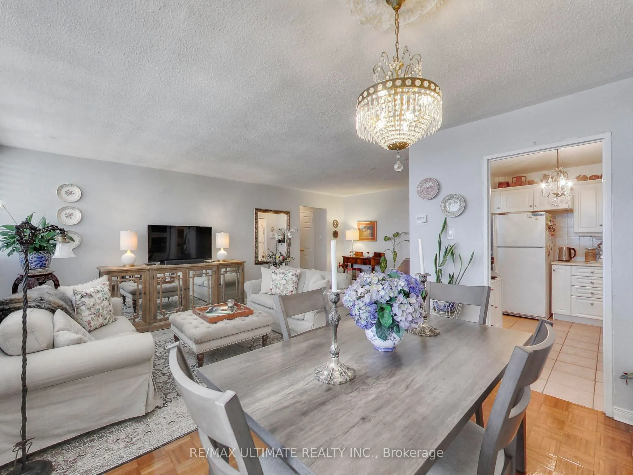 360 Ridelle Avenue