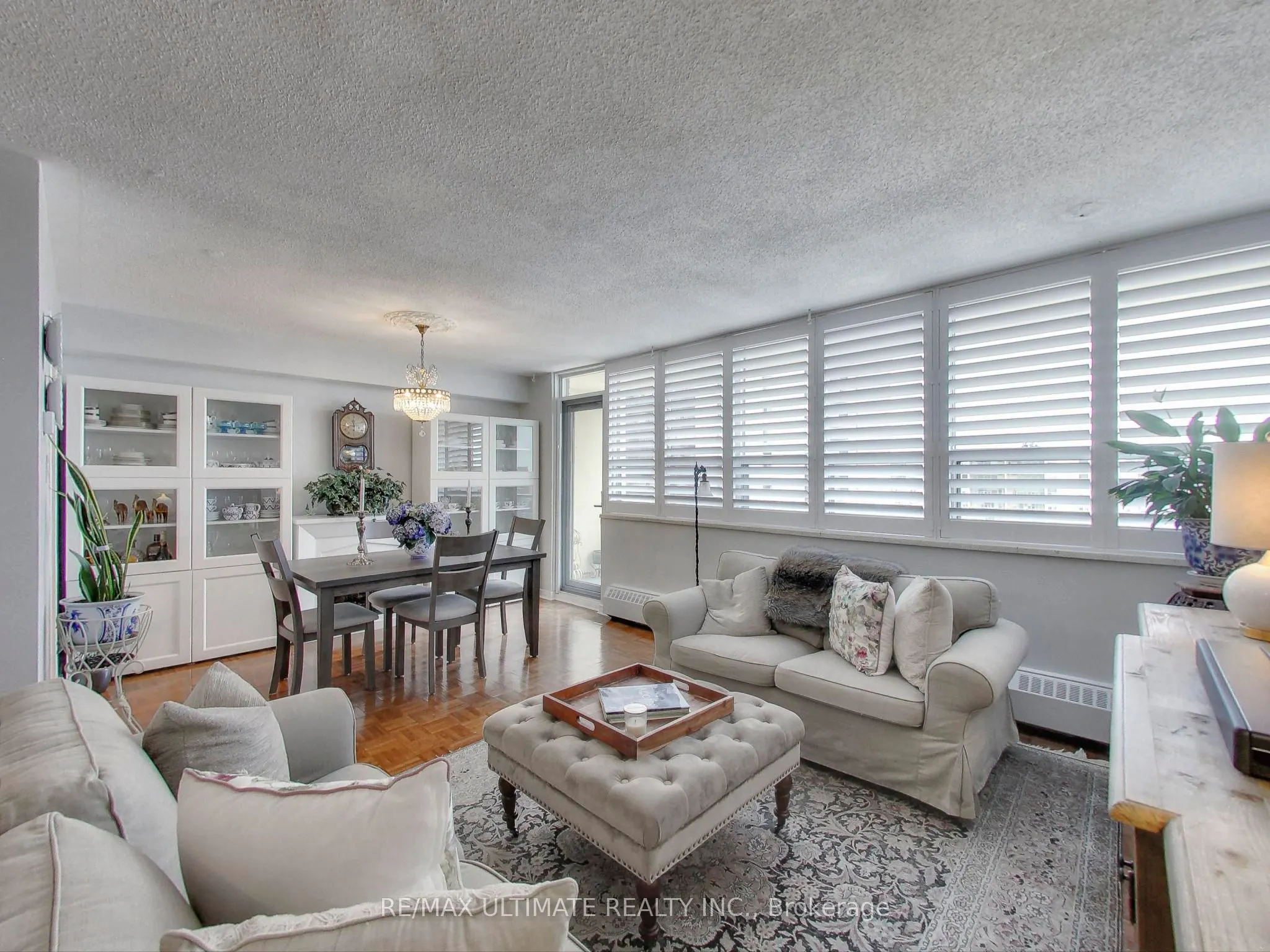 360 Ridelle Avenue