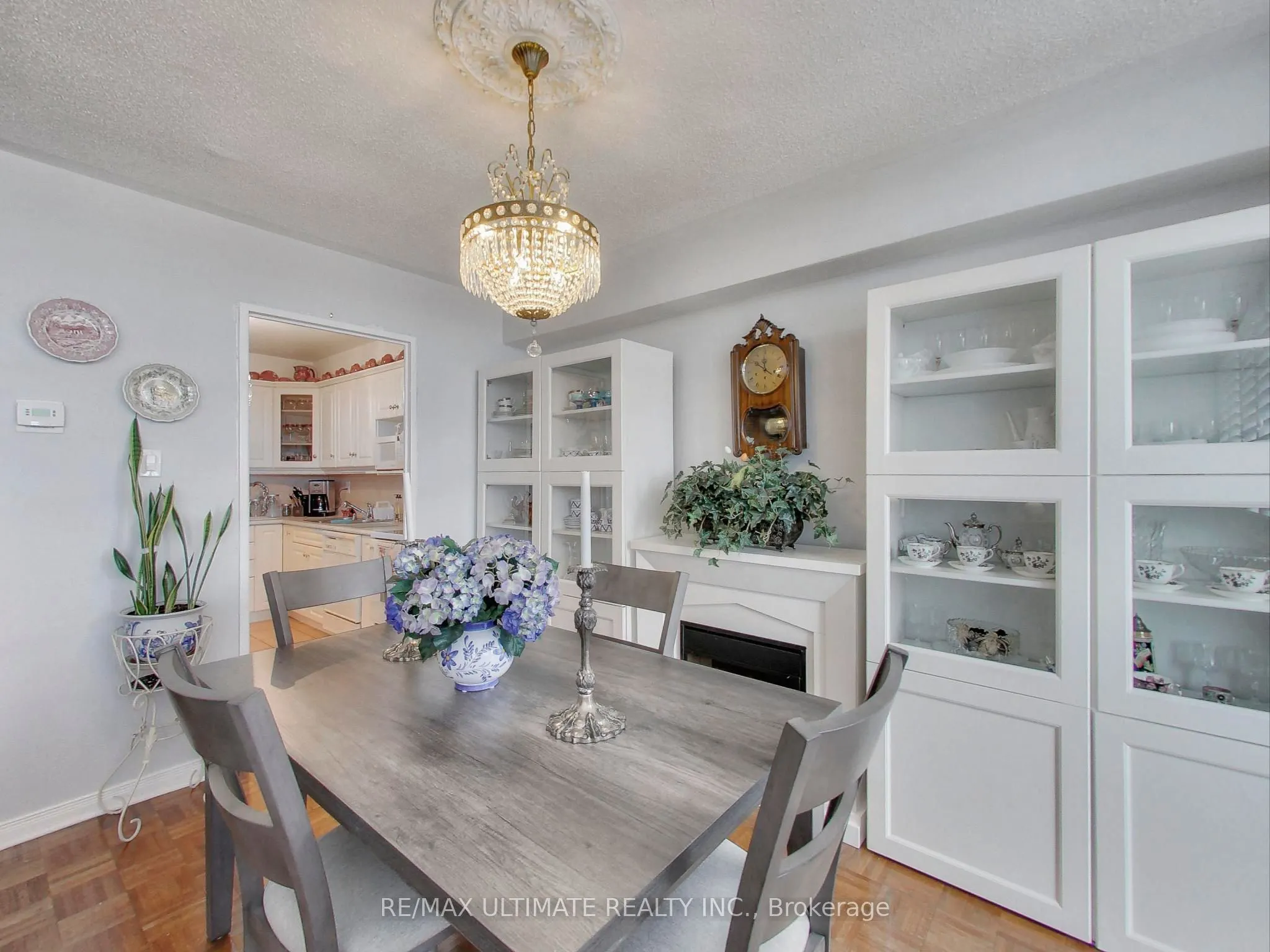 360 Ridelle Avenue