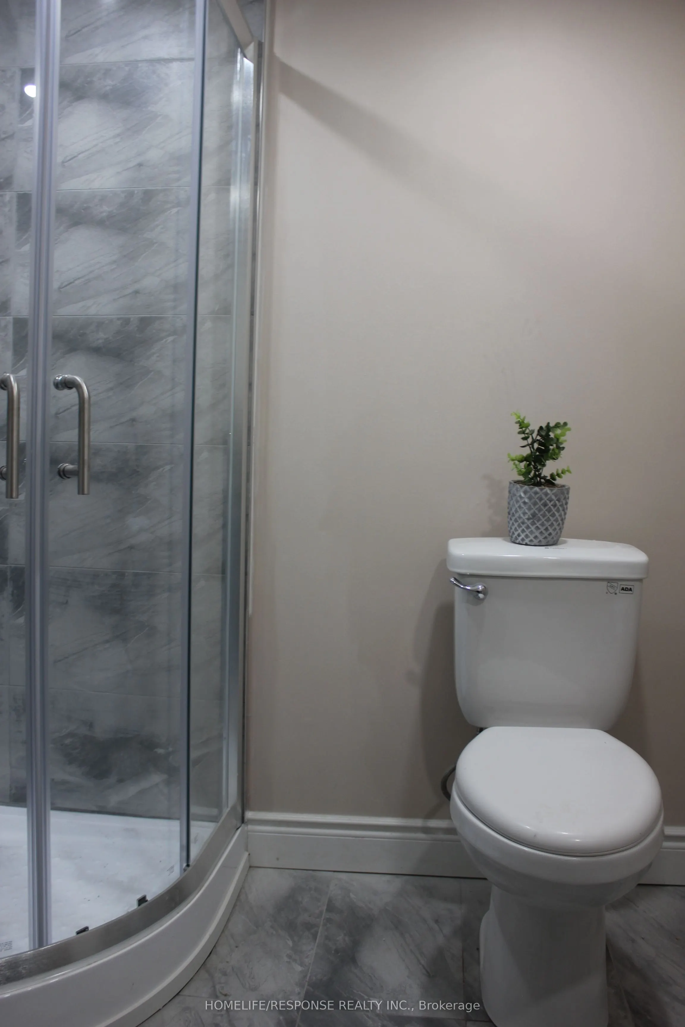 54 Gladstone Square, #LOWER